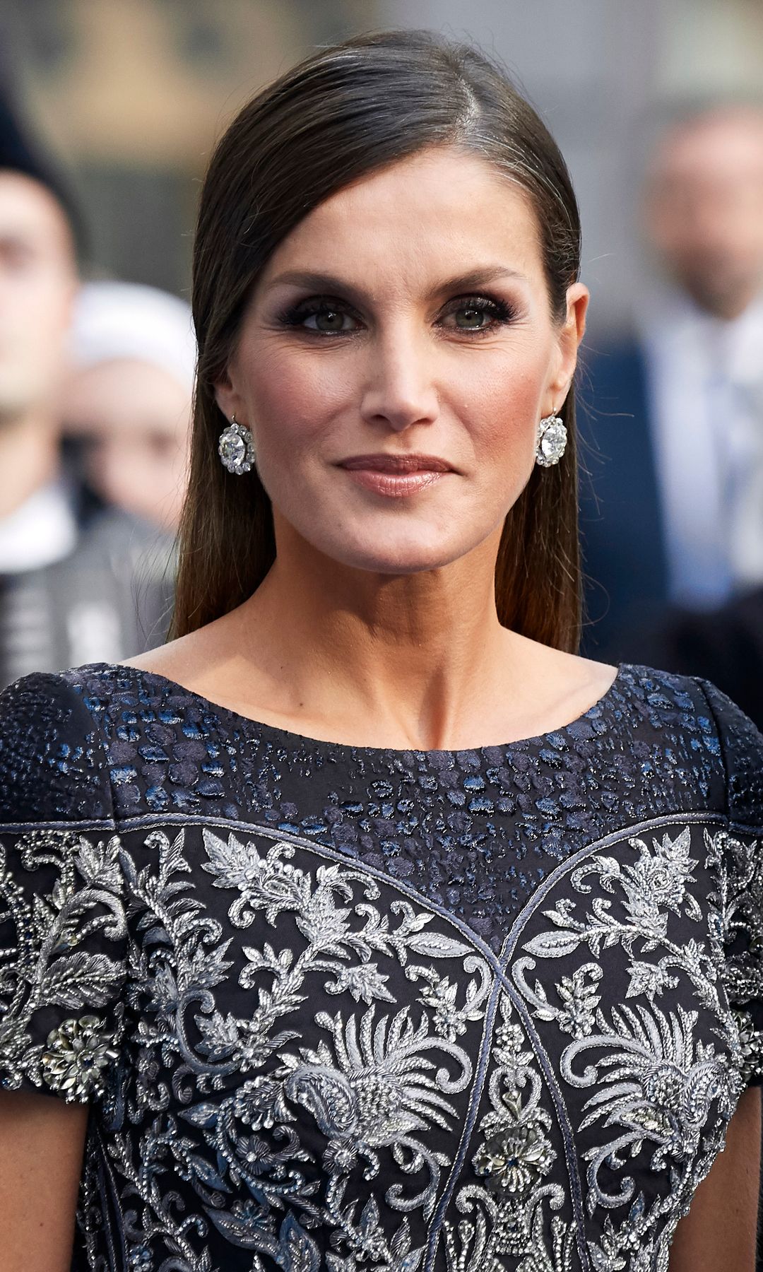 La reina Letizia, con los pendientes de Victoria Eugenia de diamantes con talla orla montados en garra durante los Premios Princesa De Asturias 2018.