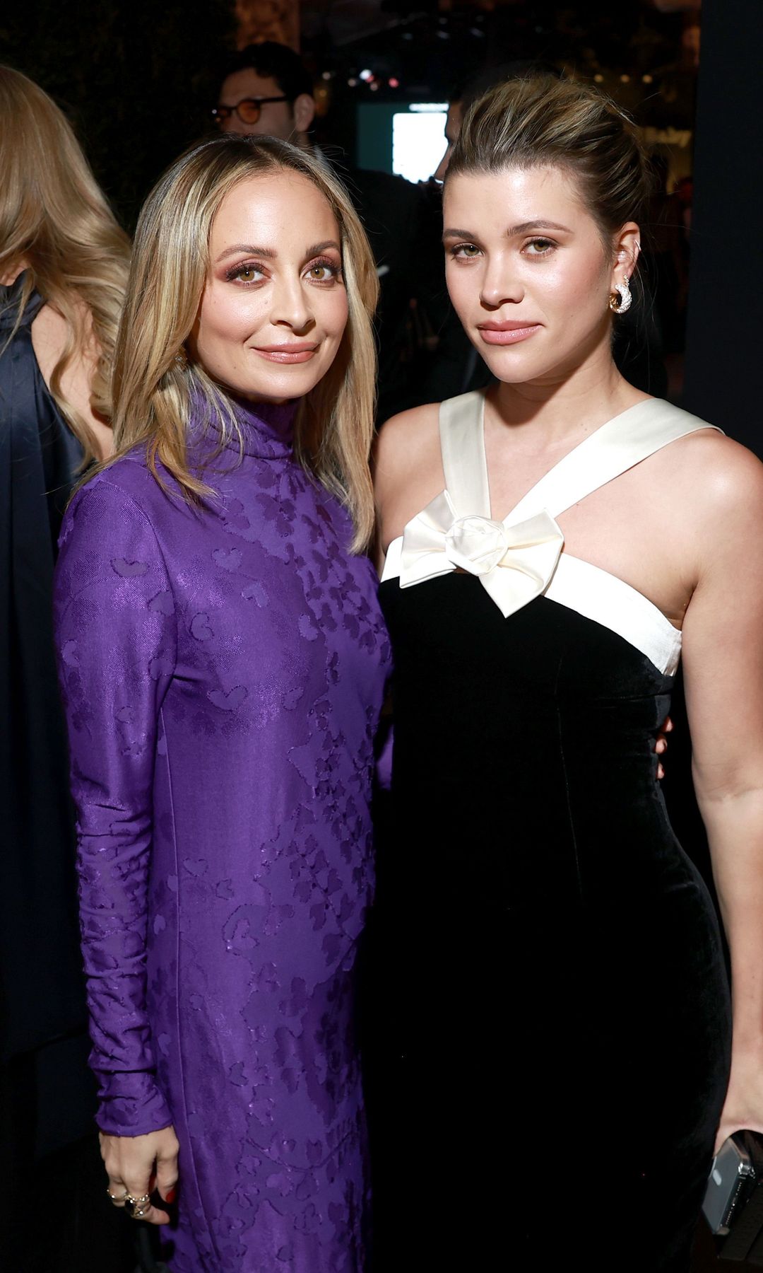 Sofia Richie y Nicole Richie en la Baby2Baby Gala 2024 en el Pacific Design Center 