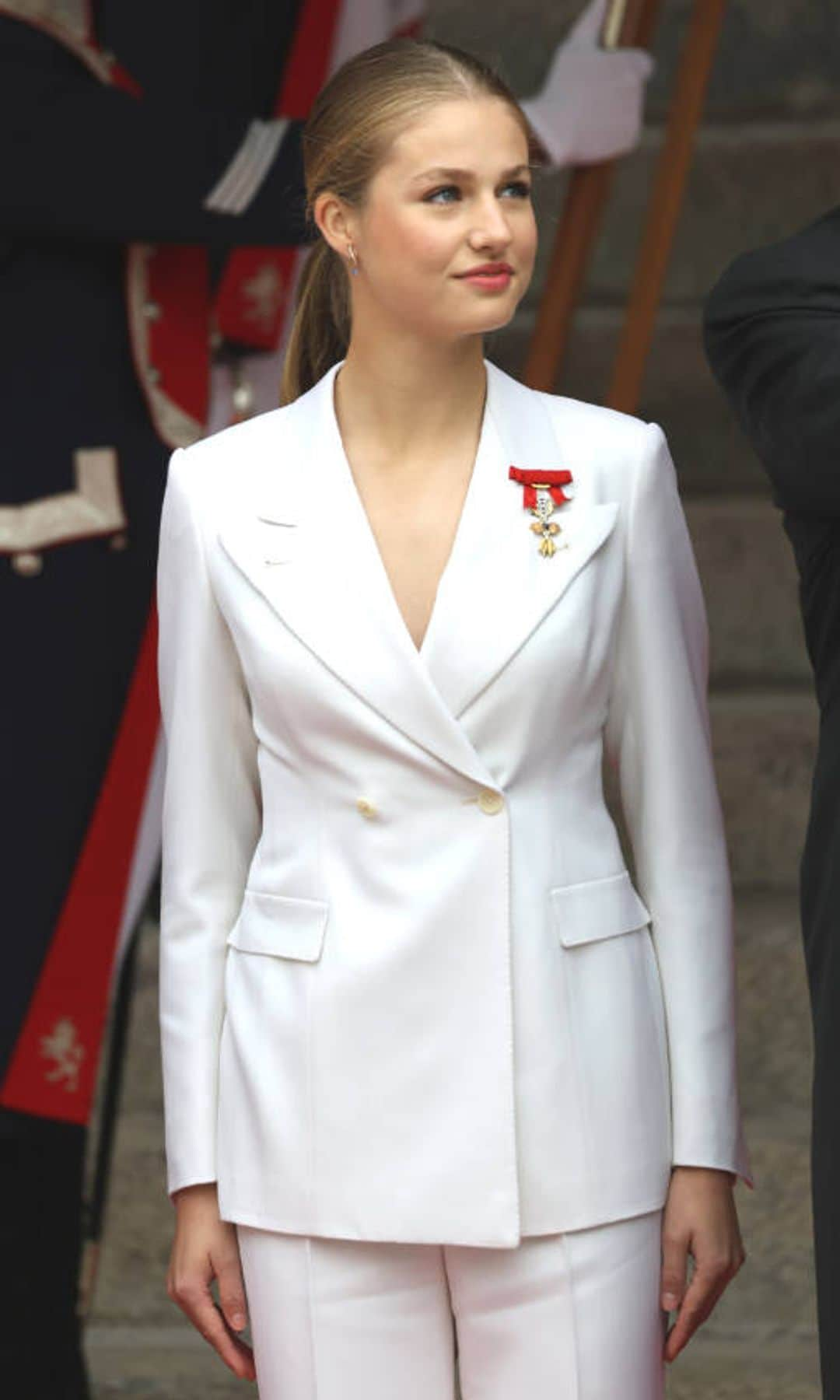 Princesa Leonor traje blanco jura de la Constitución