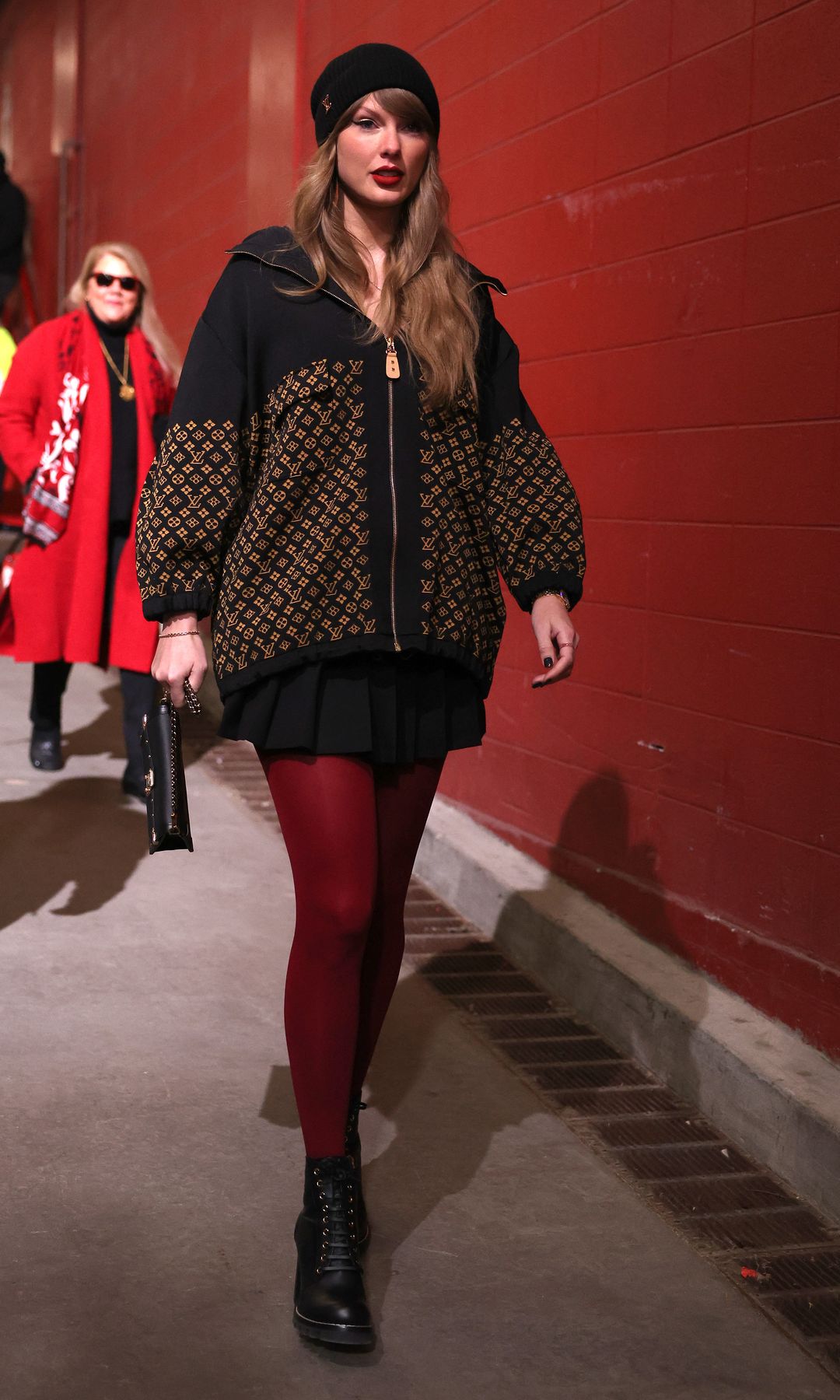 Taylor Swift llegando al Arrowhead Stadium para apoyar a Travis Kelce