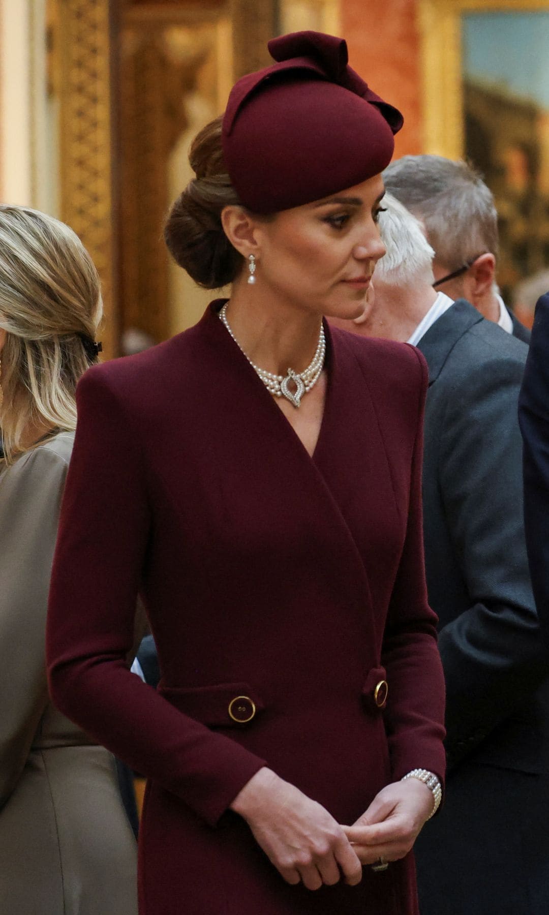 Kate Middleton cambió de look durante el almuerzo ofrecido en el Palacio de Buckingham con motivo de la visita de Estado del emir de Catar.