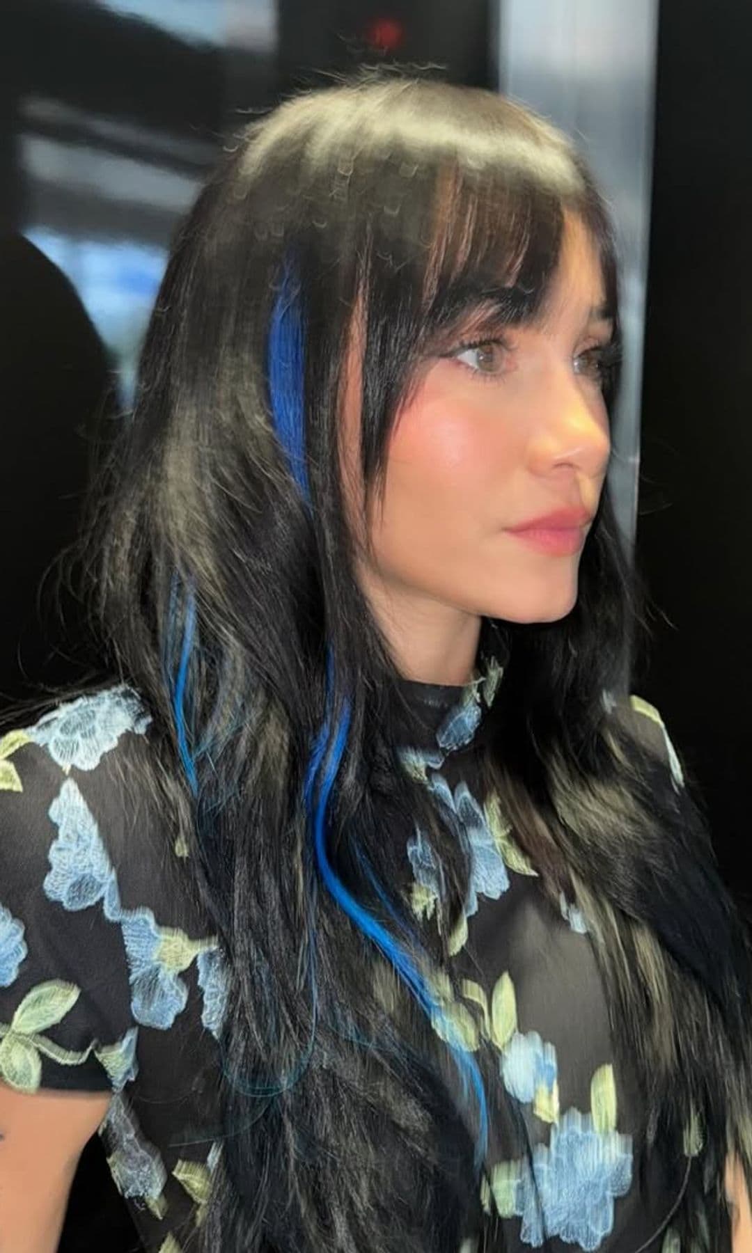 Aitana Ocaña looks pelo azul