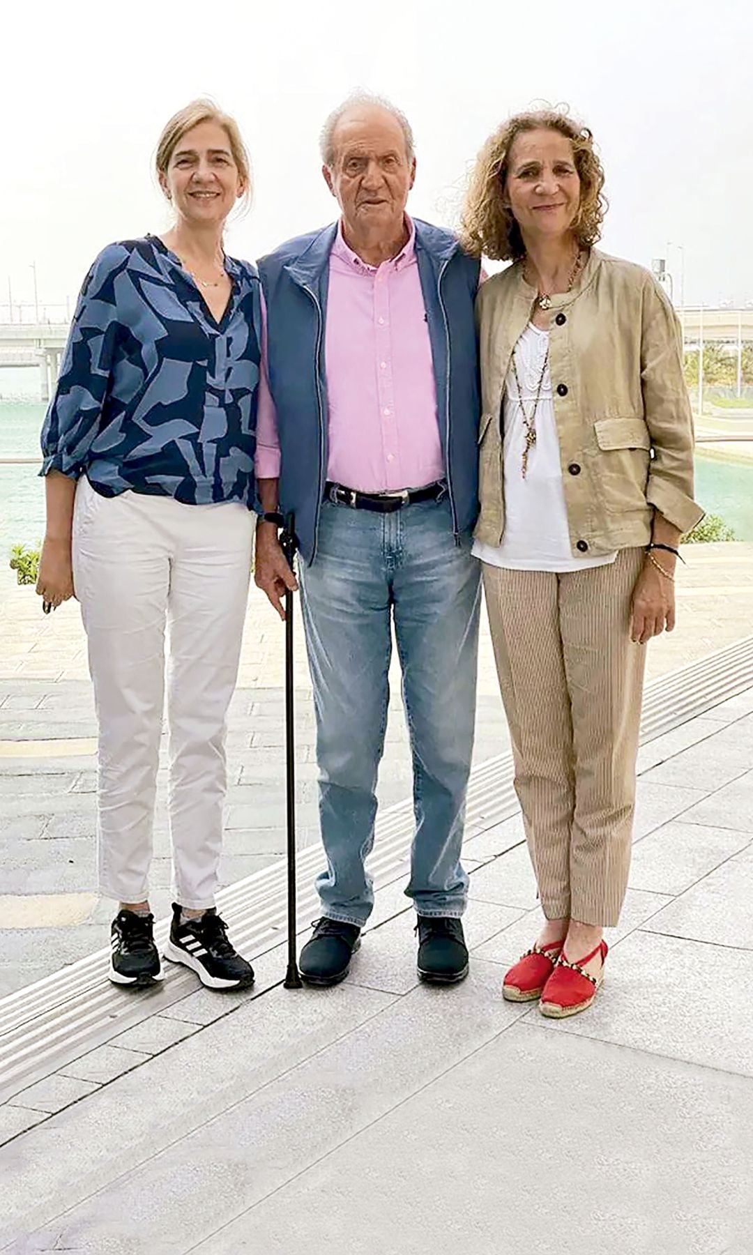 La infanta Cristina, el rey Juan Carlos y la infanta Elena