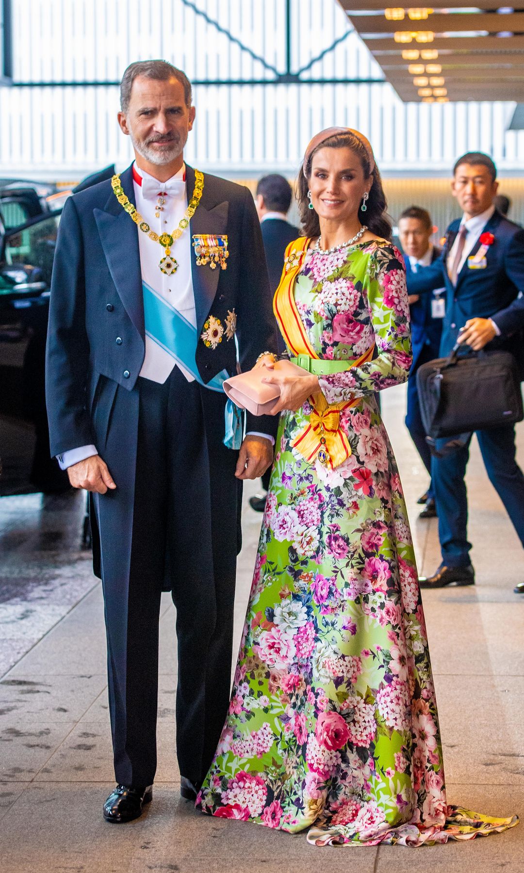 La reina Letizia lució por primera vez el collar de chatones durante la entronización de Naruhito de Japón el 22 de octubre de 2019.