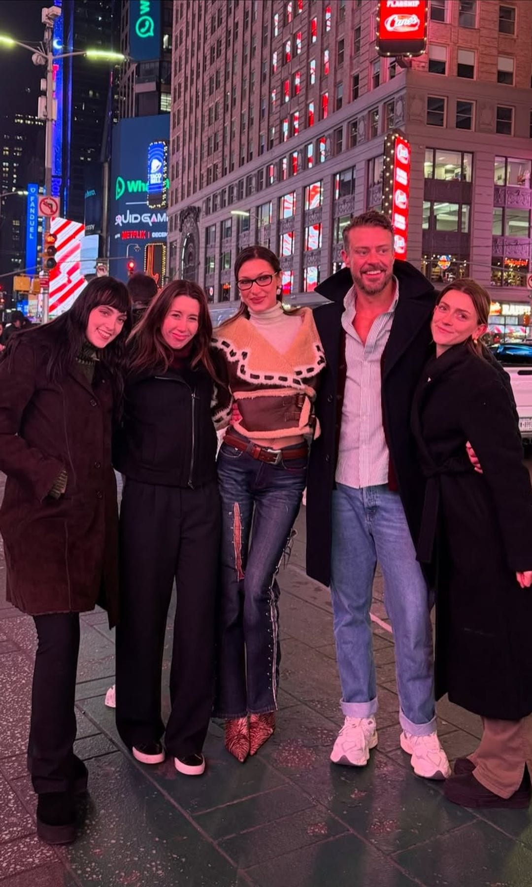 Bella Hadid en Times Square