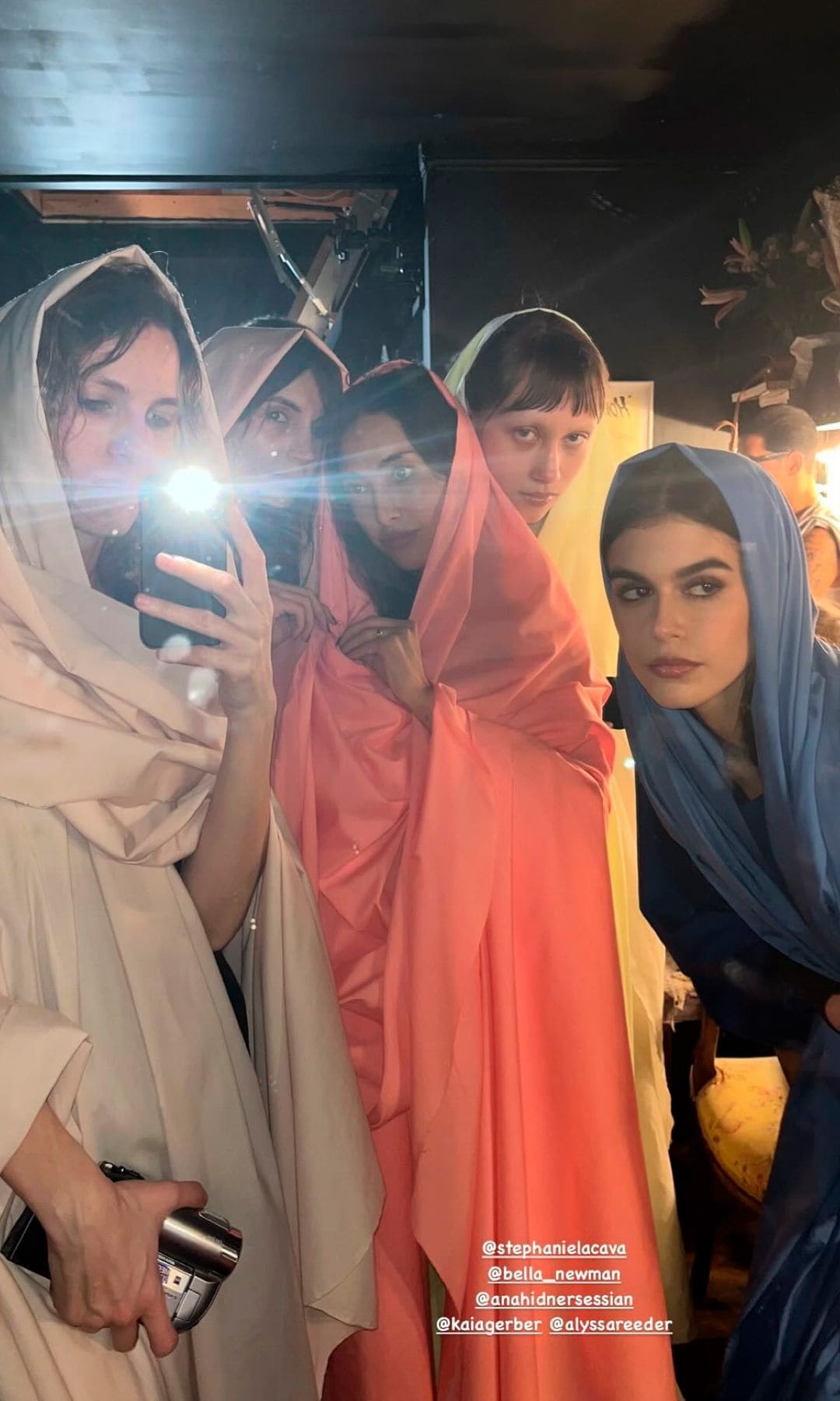 Kaia Gerber en una obra de teatro