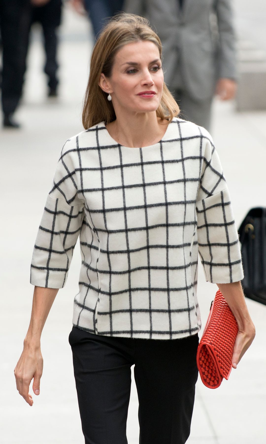 La reina Letizia de España en 2014 con un clutch firmado por de Tissa Fondaneda