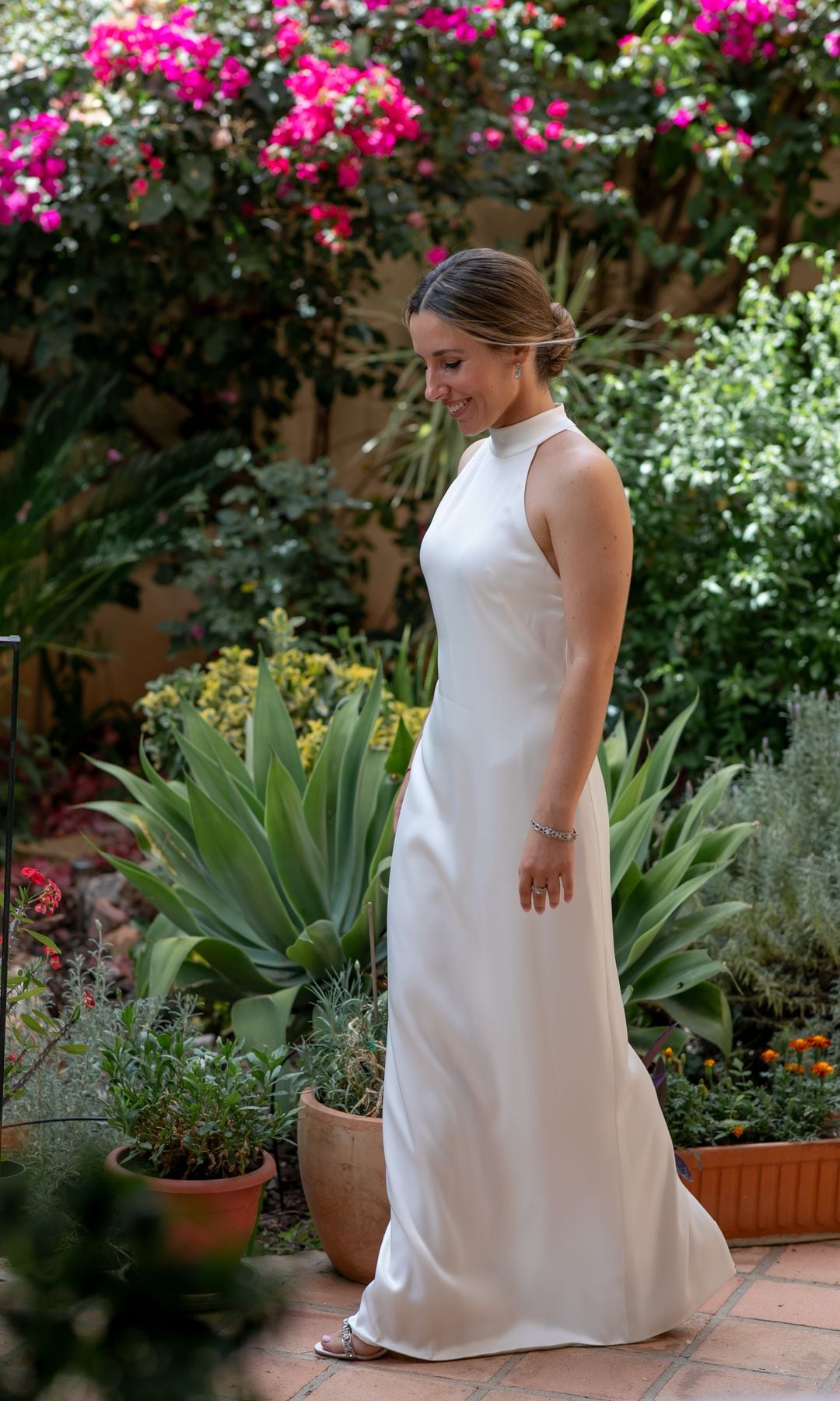 Vestido de novia con capa de Sara Omatos