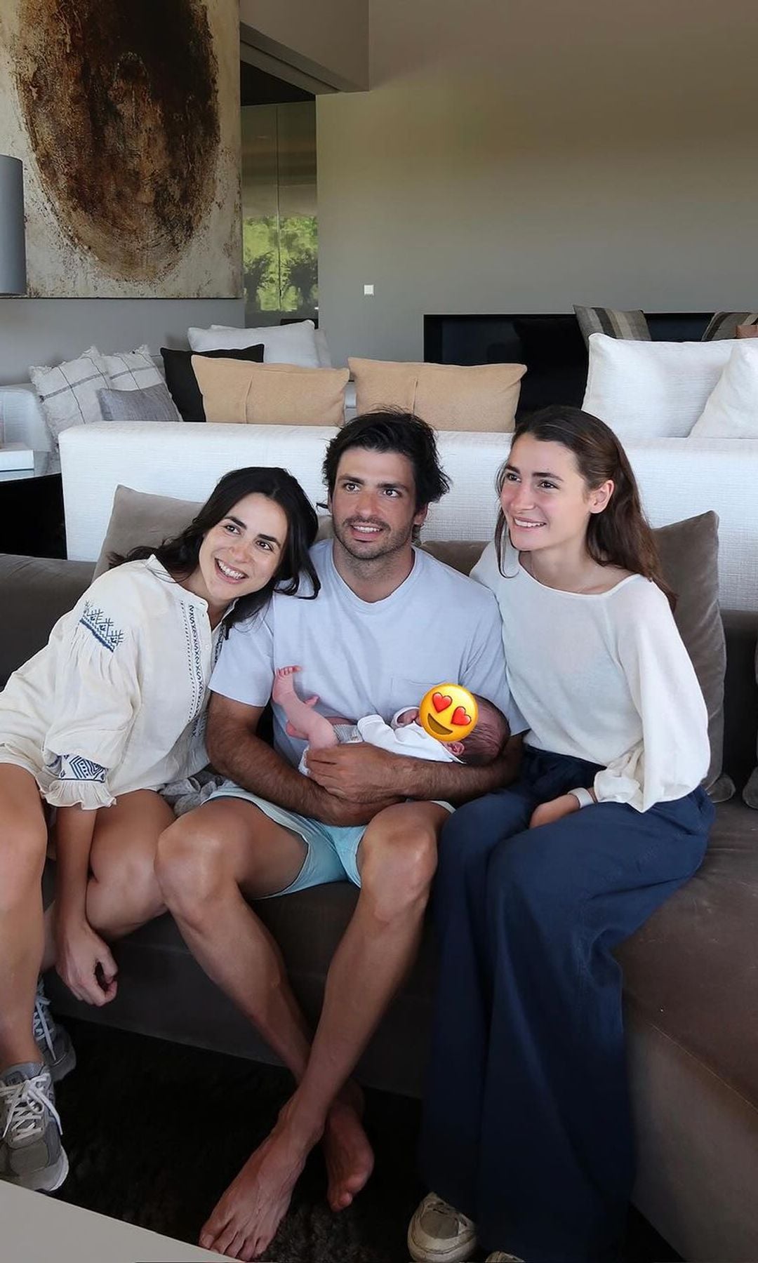 Carlos Sainz Jr. con sus hermanas, Blanca y Ana