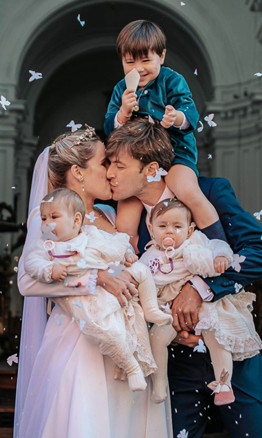 El torero Juan Leal el día de su boda con su mujer y sus hijos