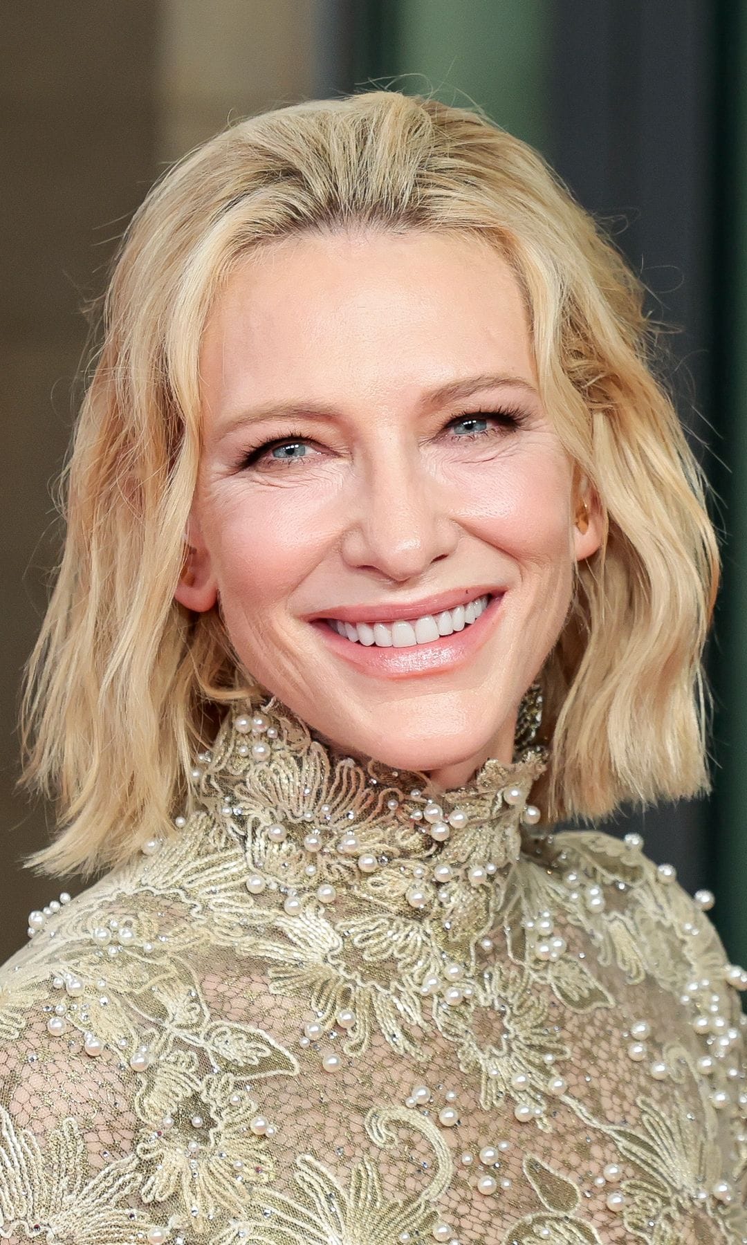 Cate Blanchett lleva ondas surferas al Festival de San Sebastián