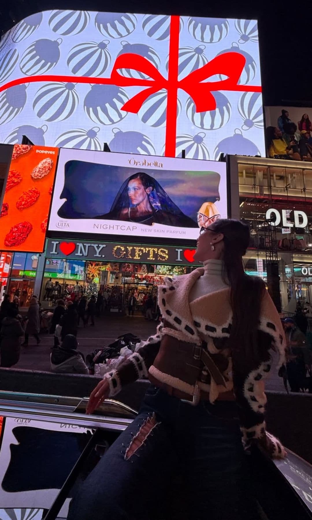 Bella Hadid en Times Square