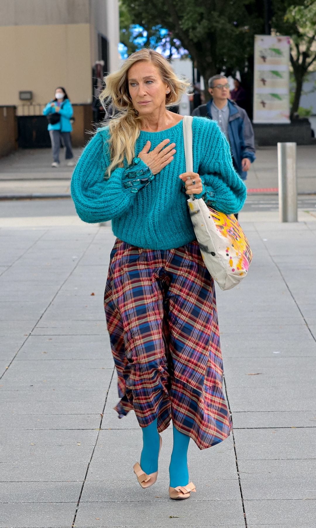 falda de tart5an con jersey azul