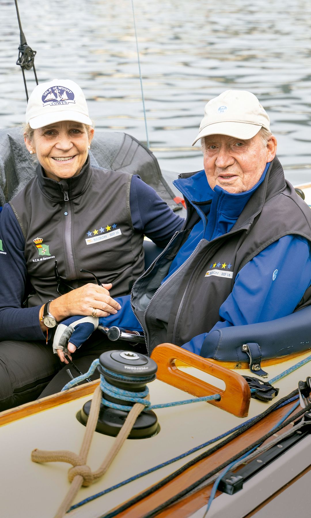 El rey Juan Carlos con la infanta Elena en las regatas