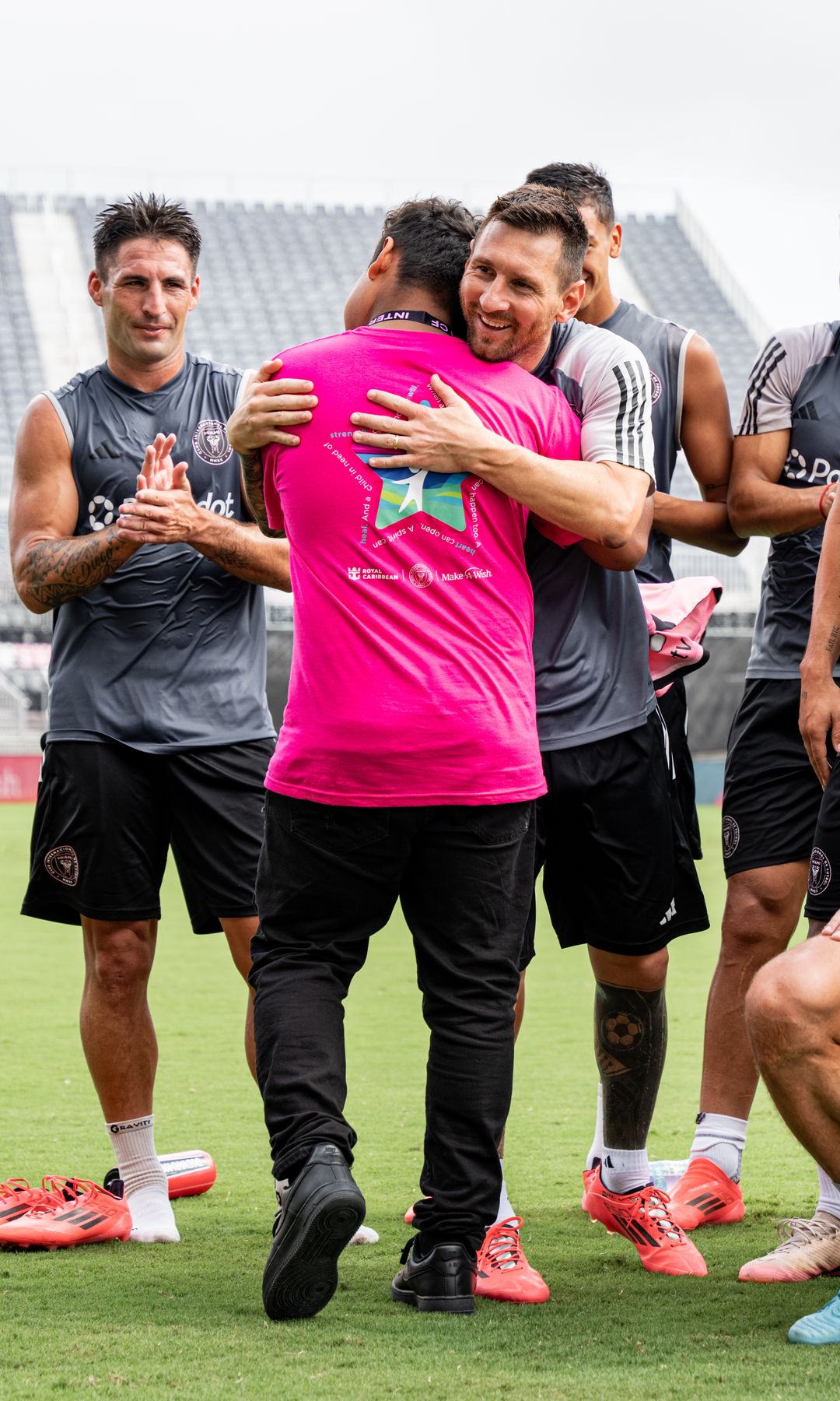 Lionel Messi se dejó ver cercano a sus fans, quienes estaban emocionados por la experiencia de conocerlo