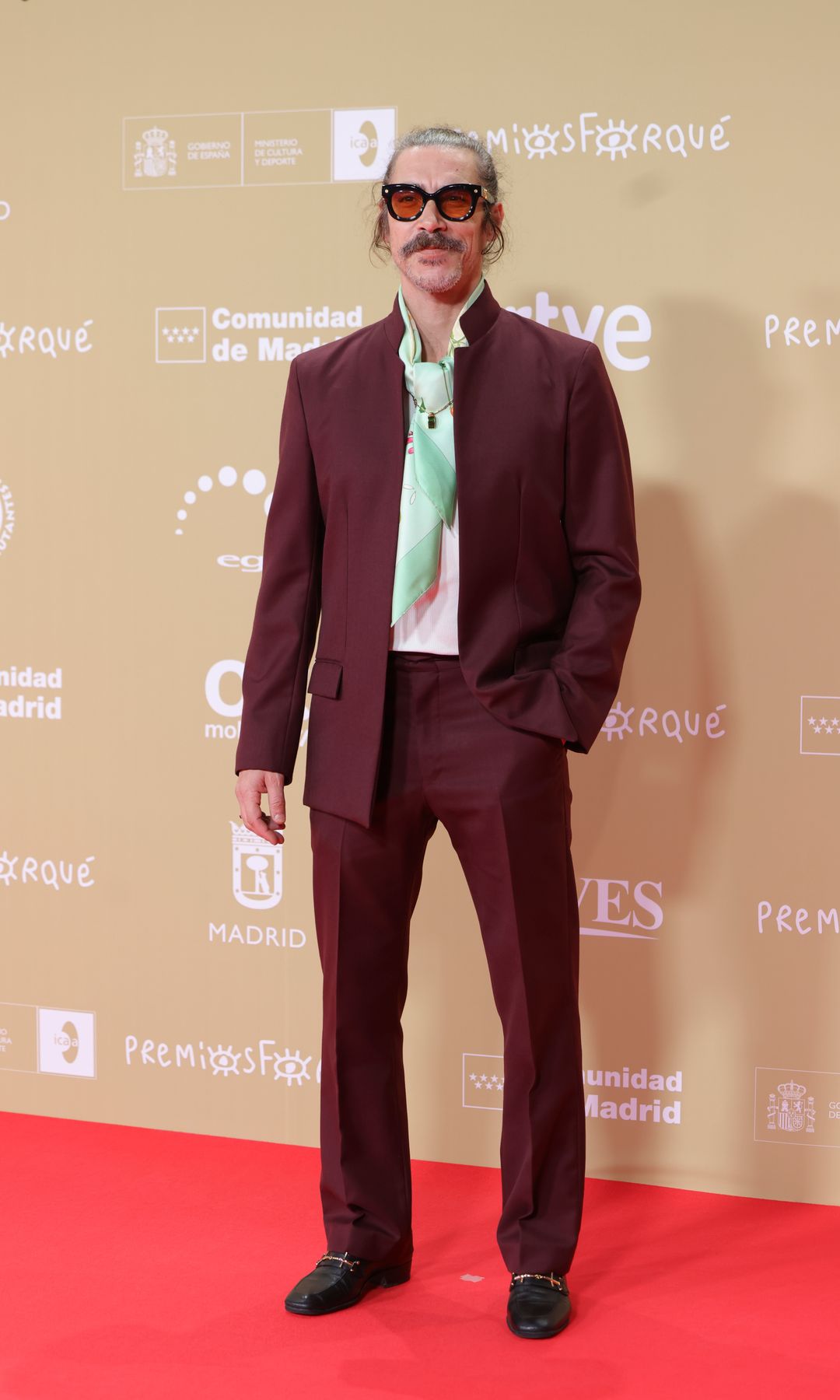 Óscar Janeda en la alfombra roja de los Premios Forqué 2024