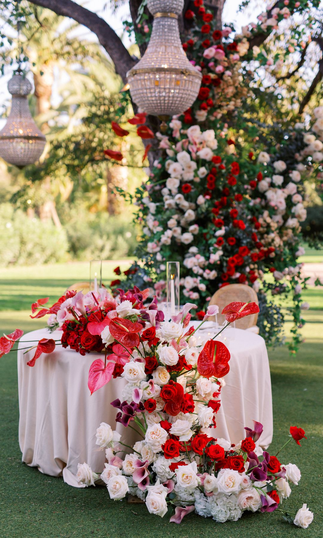 Decoración de bodas roja y rosa de Garbiñe Muguruza