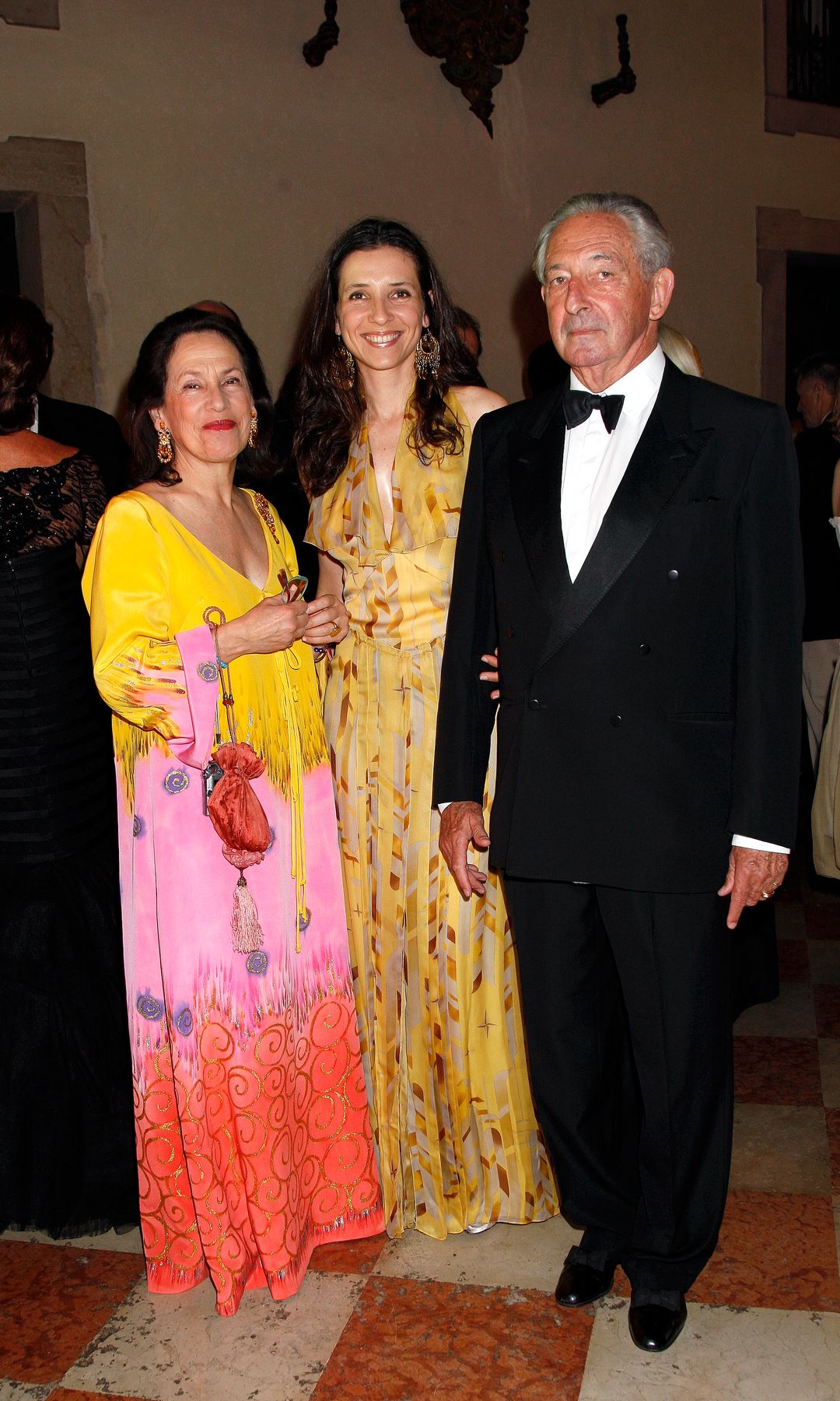 El príncipe Miguel de Grecia con su mujer, Marina Karella, y su hija, la princesa Olga en Venecia en junio de 2009
