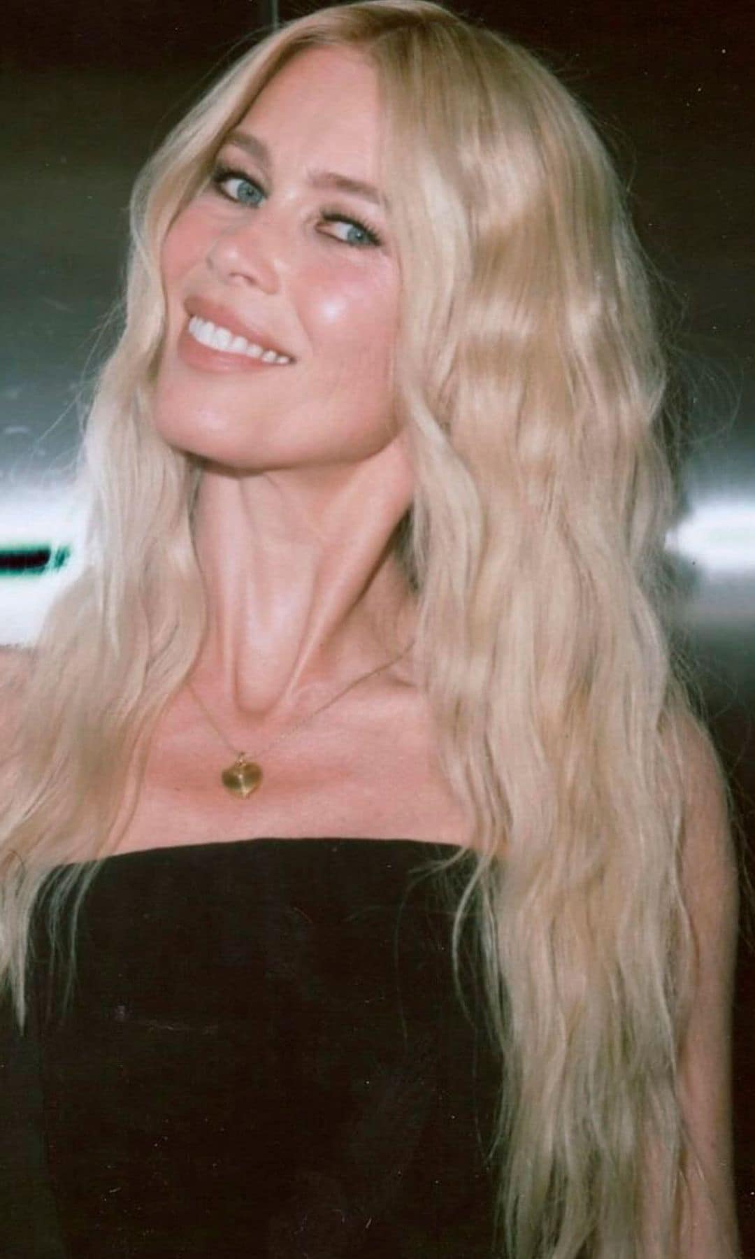 Claudia Schiffer con onda rota