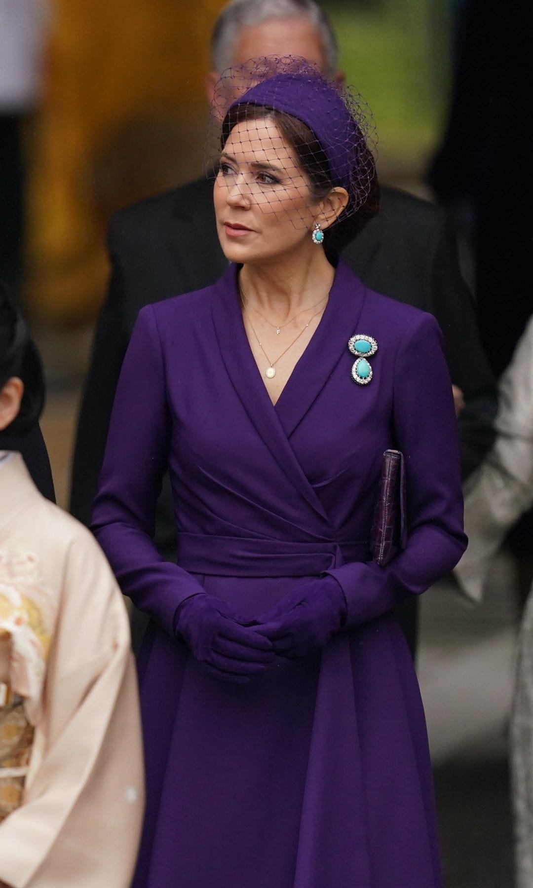 En la coronación del rey Carlos III, Mary de Dinamarca combinó su vestido con una diadema con red.