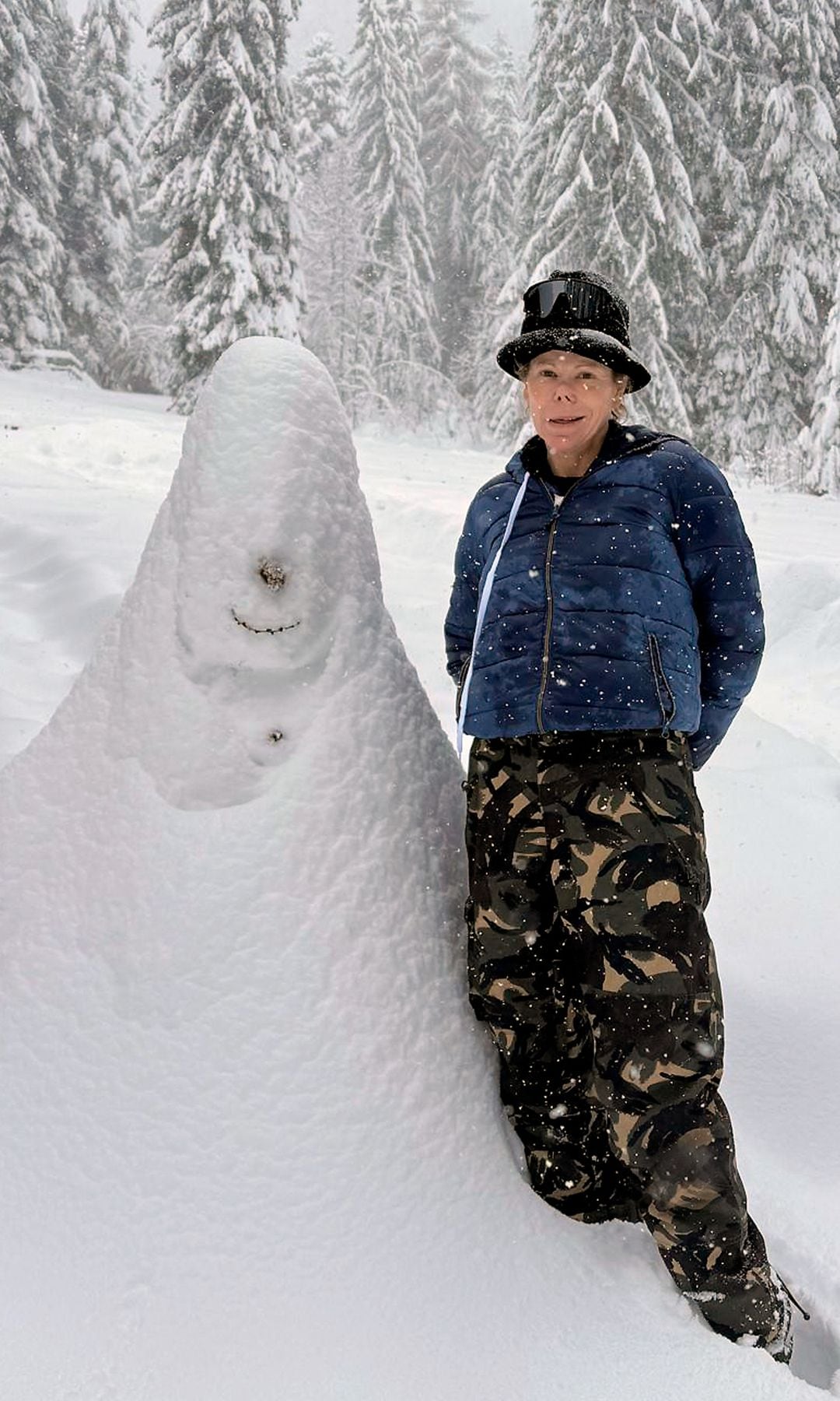 La princesa Kalina haciendo un muñeco de nieve