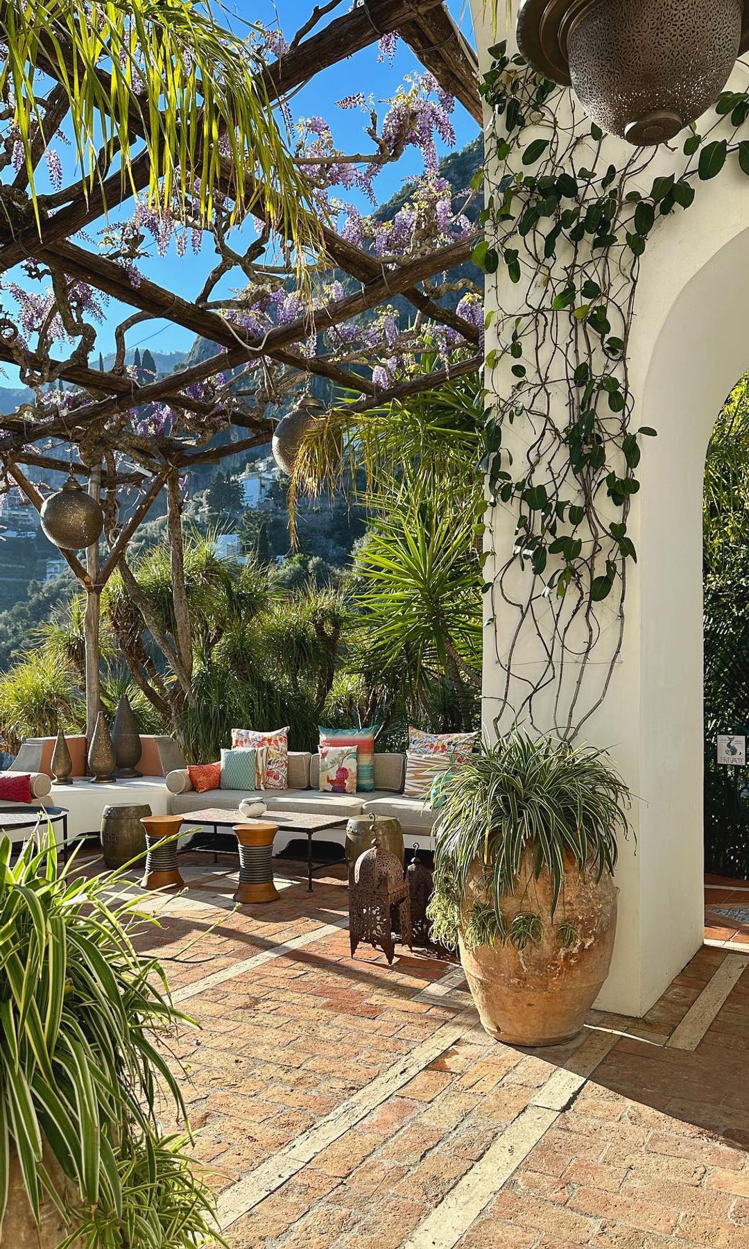 Villa Trevilla, antigua casa del director de cine Franco Zeffirelli hoy reconvertida en hotel de lujo en Positano, en la Costa Amalfitana