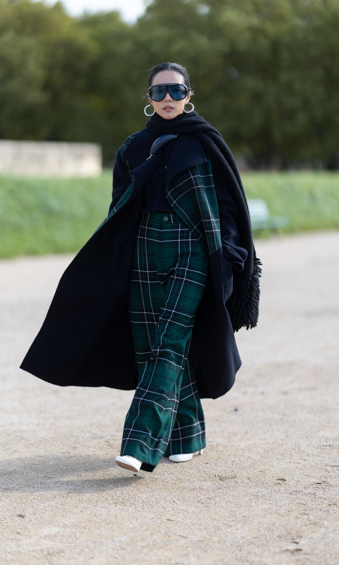 total look de tartan, de abrigo y pantalon