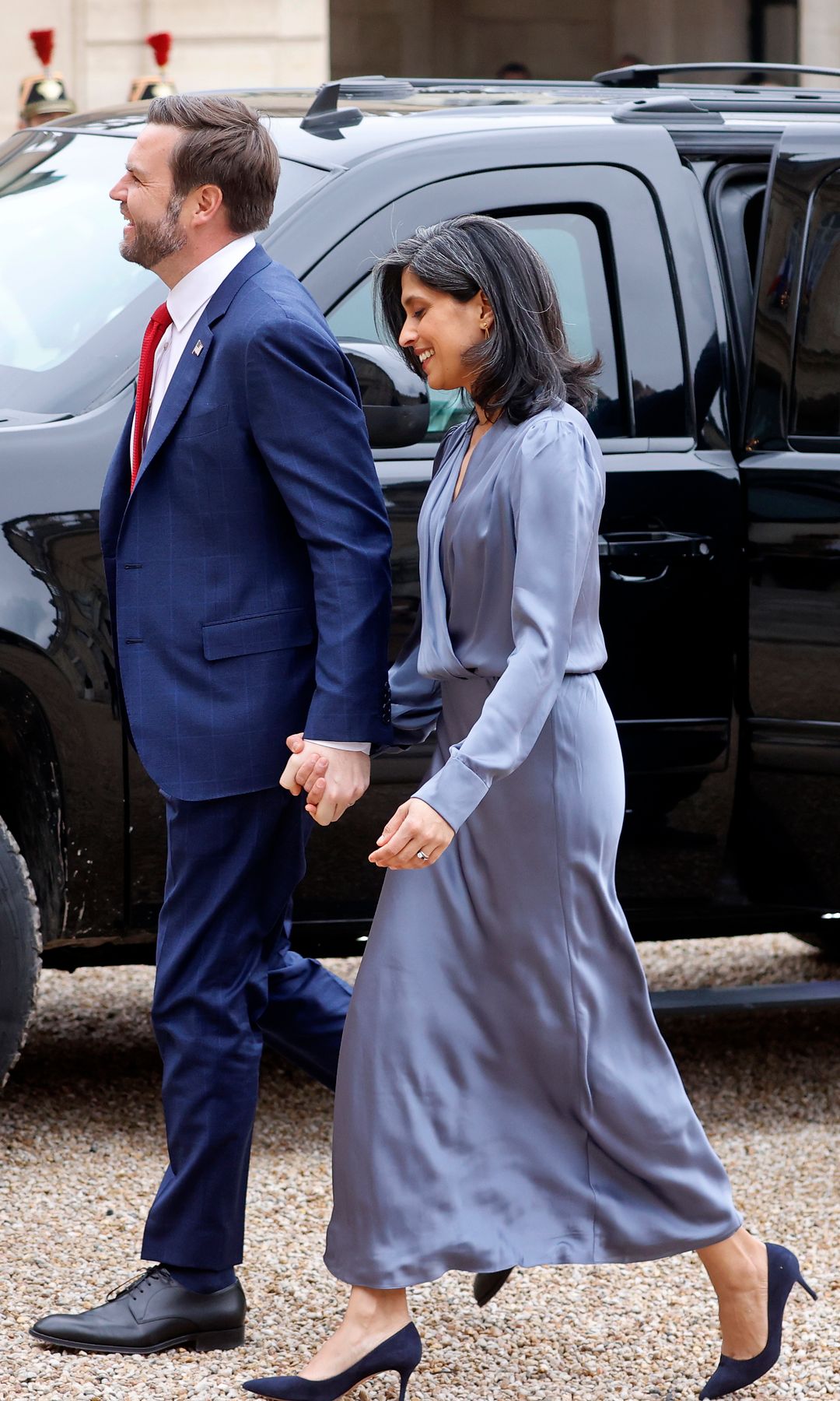 JD & Usha Vance llegando a su encuentro con el presidente de Francia