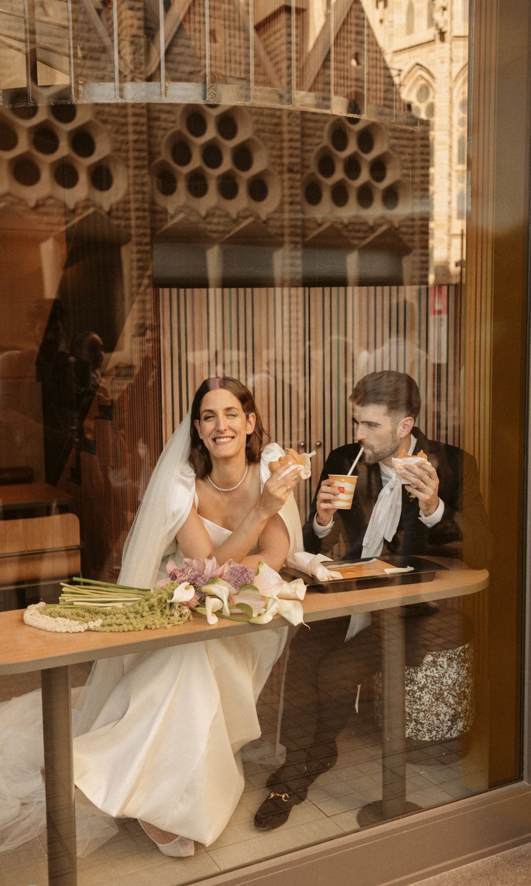 Ambar el día de su boda con vestido de Ramón Herrerías