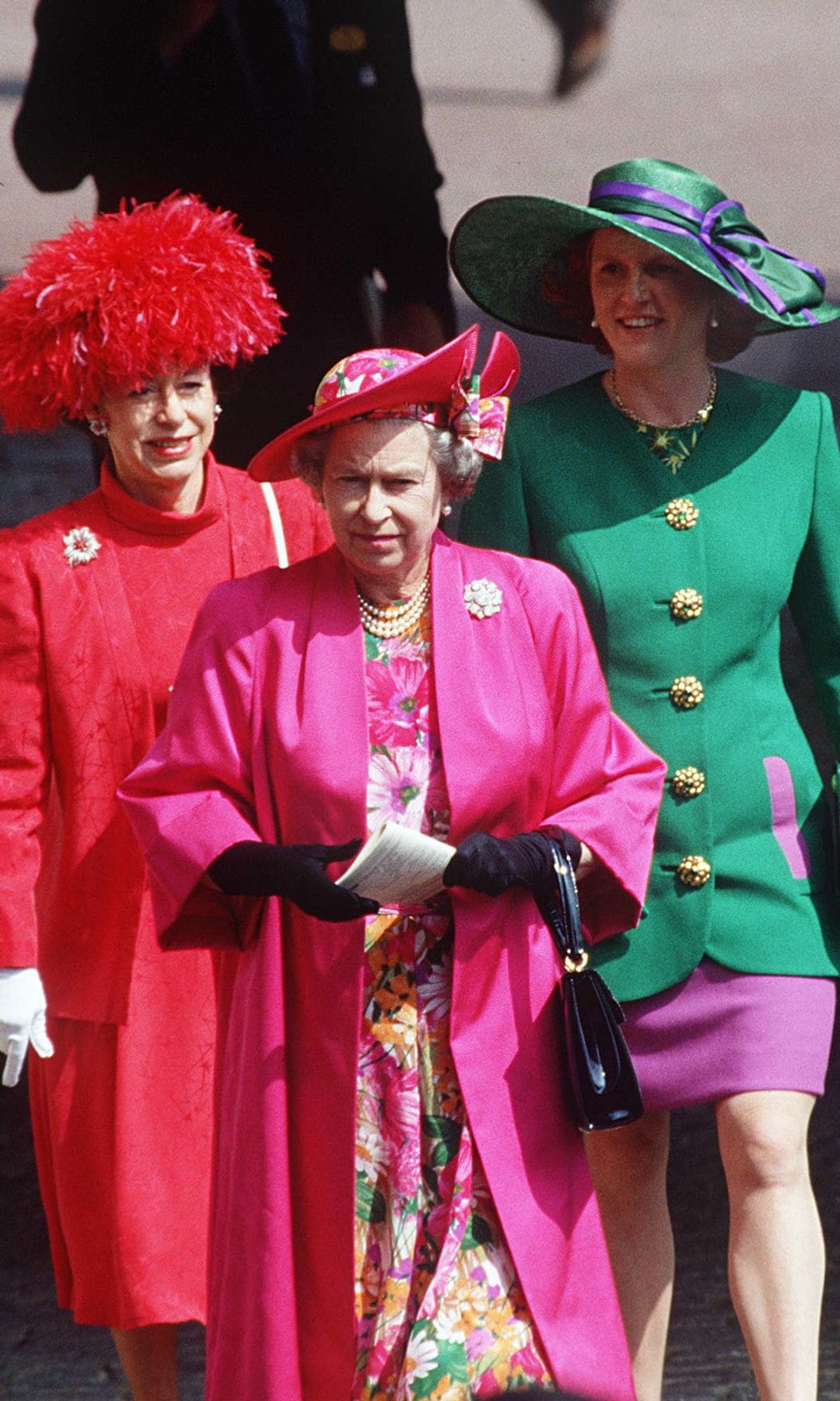 Isabel II con su hermana, la princesa Margarita, y su nuera, la duquesa de York, en las carreras de Ascot de 1991, en cuestión de meses Sarah Ferguson tendría que dejar la Casa Real británica