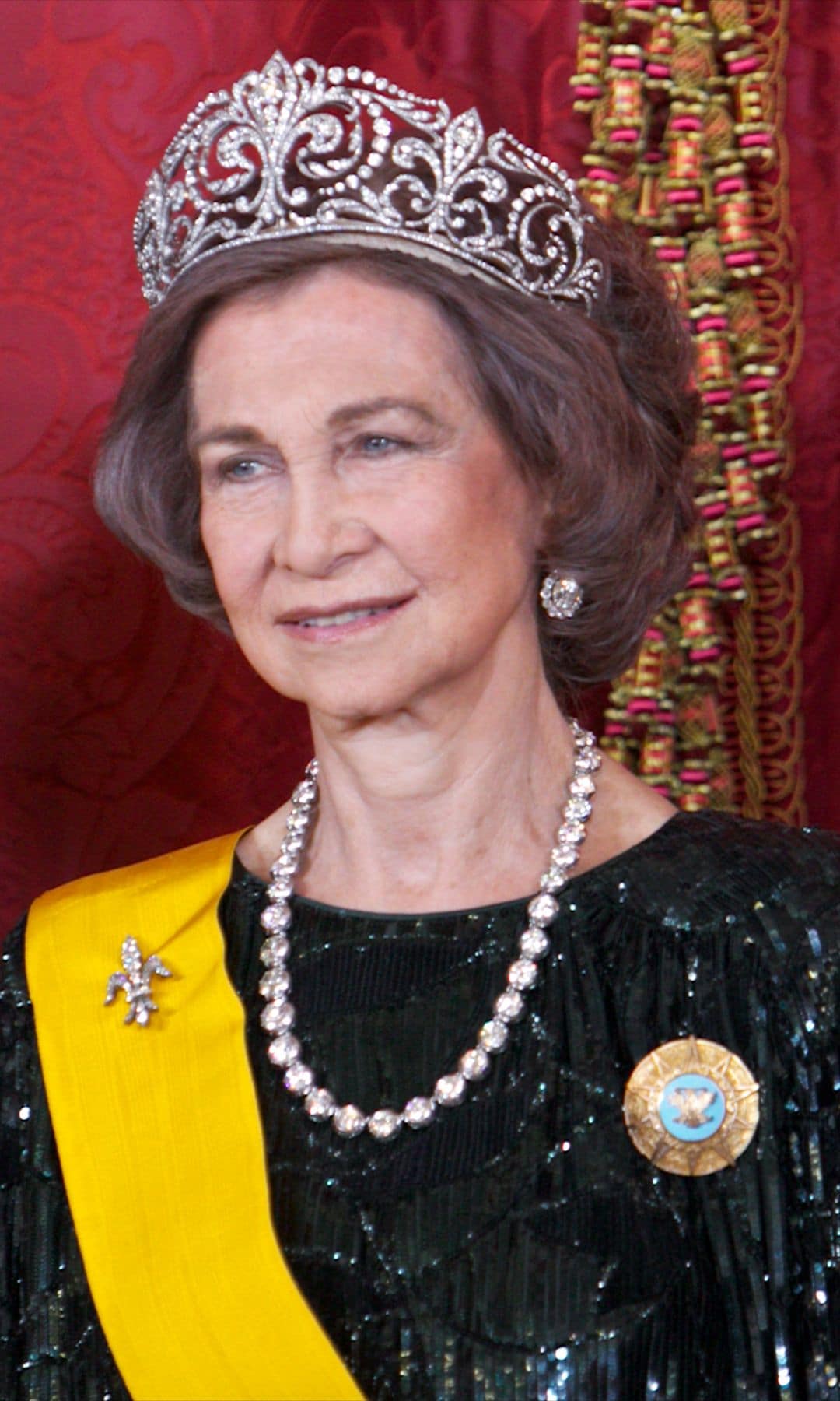 La reina Sofía, con los pendientes y uno de los collares de chatones durante la visita el presidente de México, Enrique Peña Nieto, al Palacio Real de Madrid el 9 de junio de 2014.