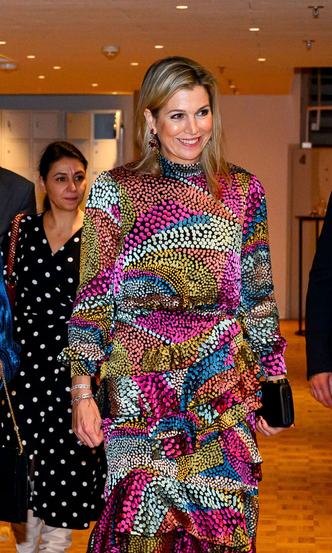 Reina Máxima con vestido estampado