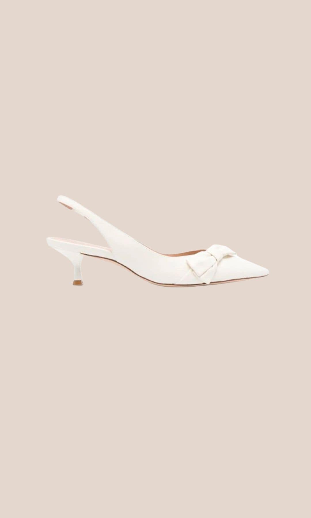 Kitten heels blancos con lazo de Stuart Weitzman