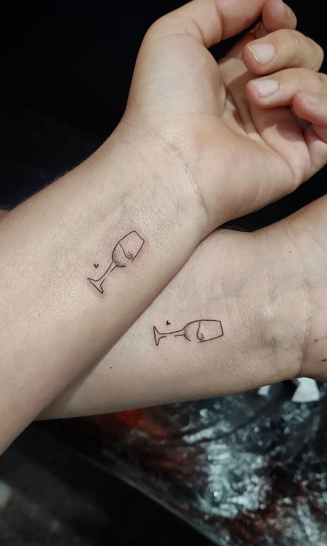 Tatuaje en pareja brindis