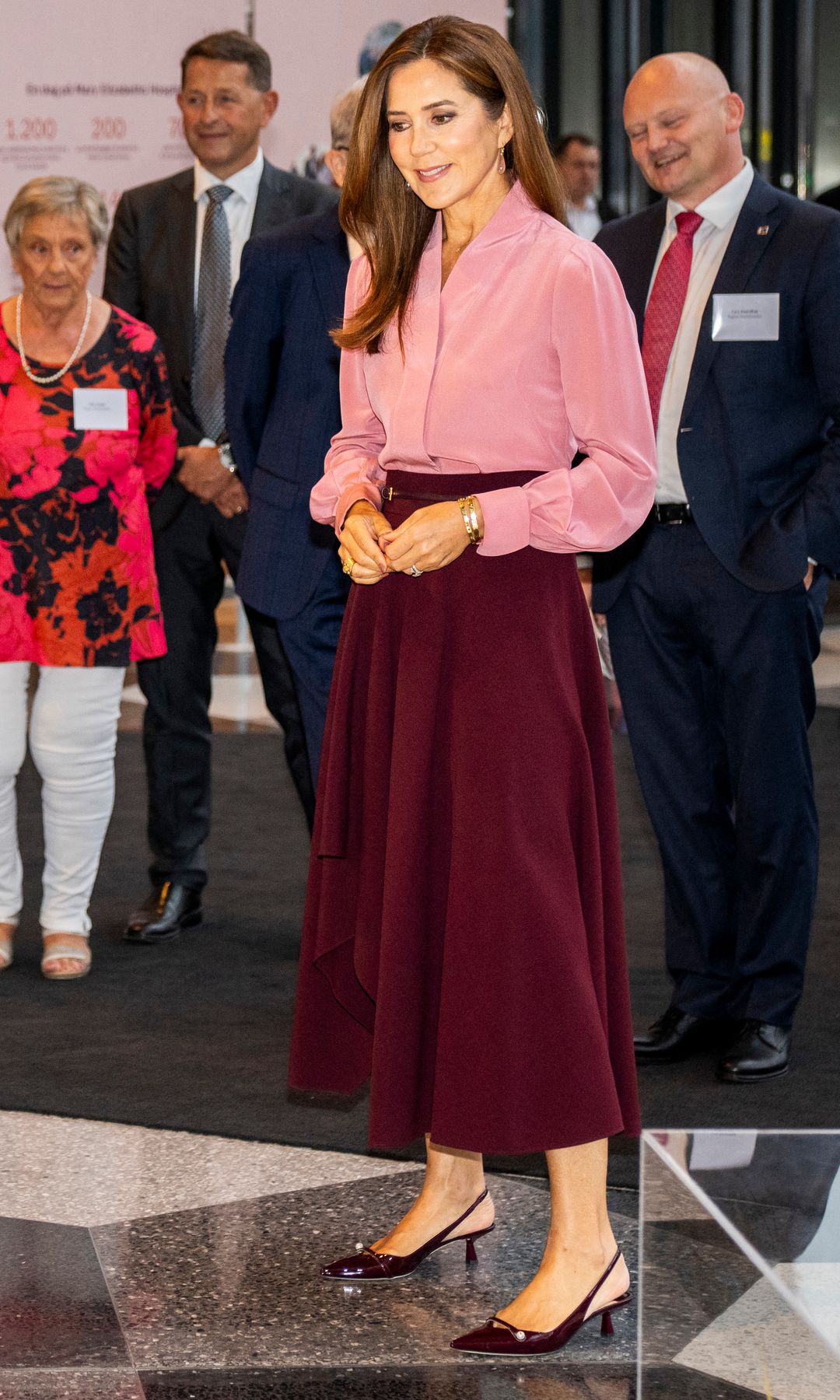 La reina Mary de Dinamarca en la inauguración del Hospital Reina Elizabeth