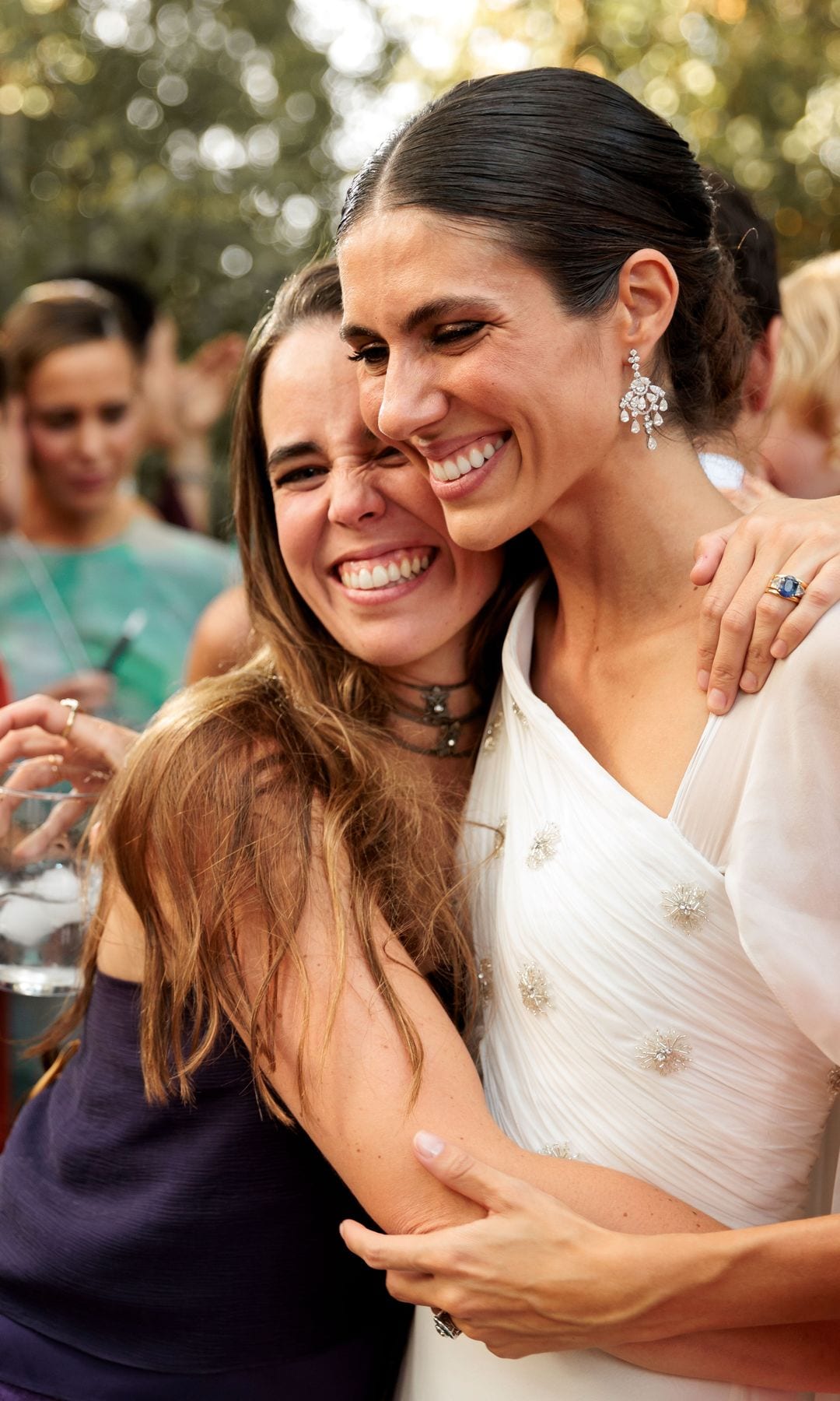 Ana Cristina Portillo abraza a una amiga