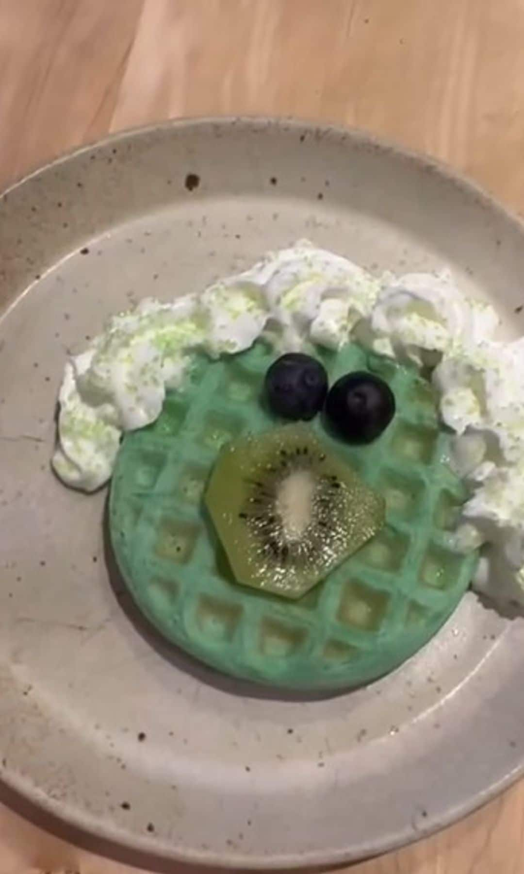 Meghan Markle prepared Waffles in green for her family for San Patricio.