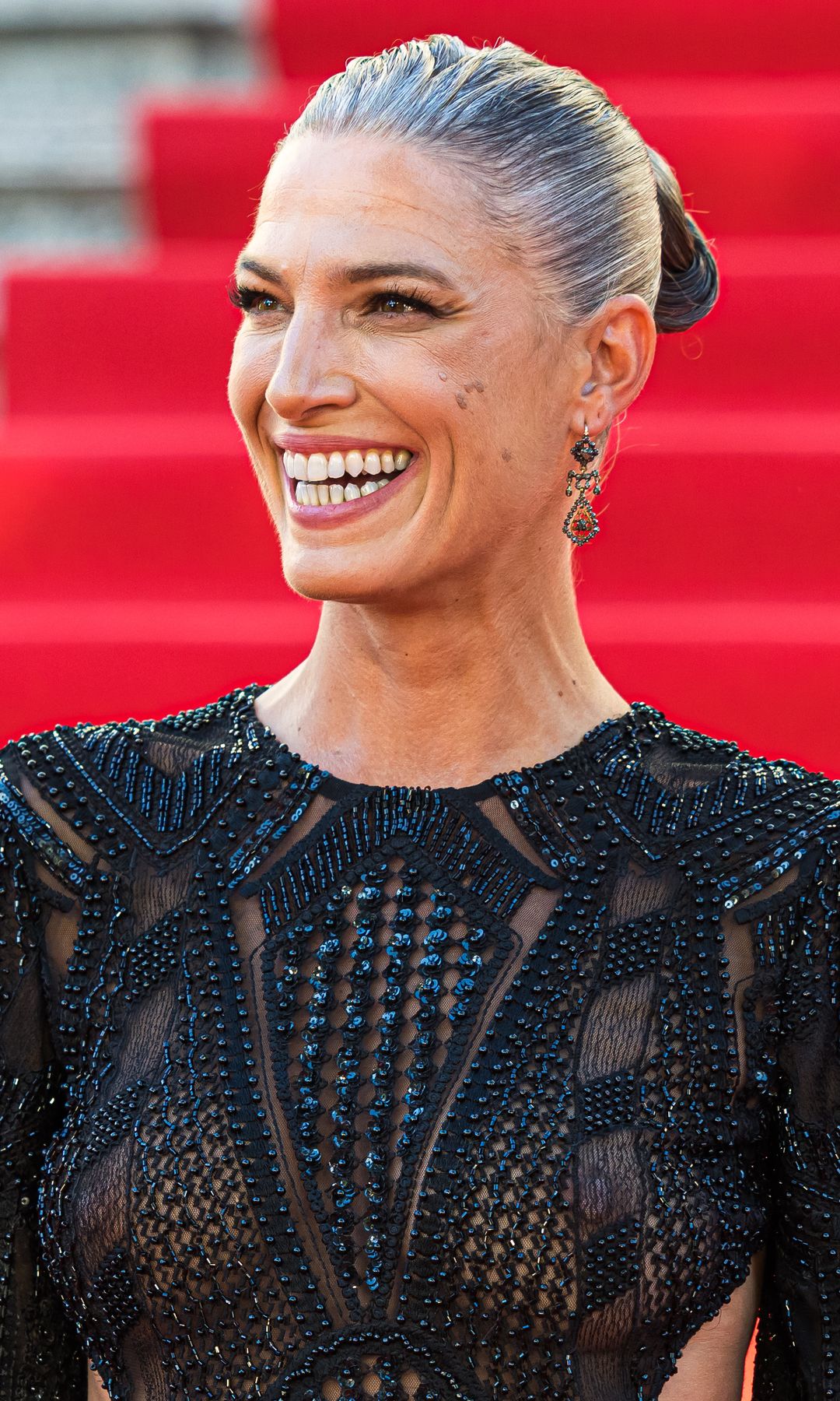 Laura Sñánchez at the Spanish Fashion Academy Awards with black dress and polished bow