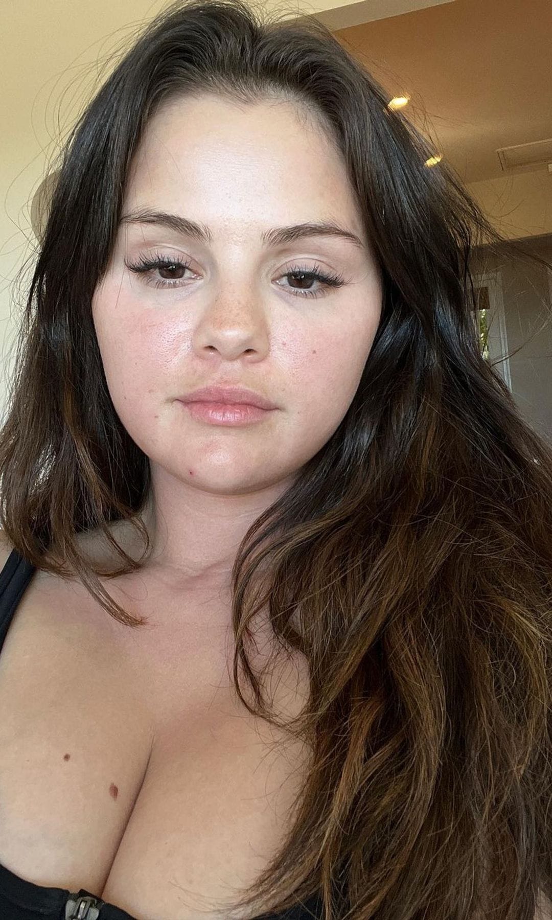 Selena Gomez publica un 'selfie' al natural