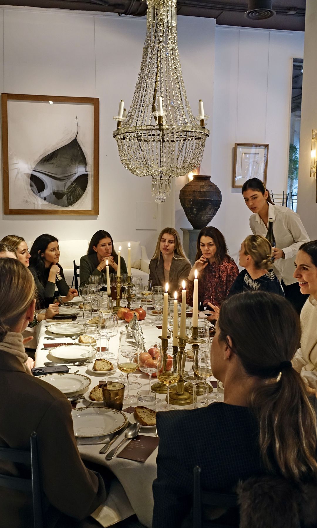 CÍRCULO DE AMIGAS
Bonita mesa dispuesta por Begoña Pérez y Paola Freire ejerciendo como anfitrionas.            