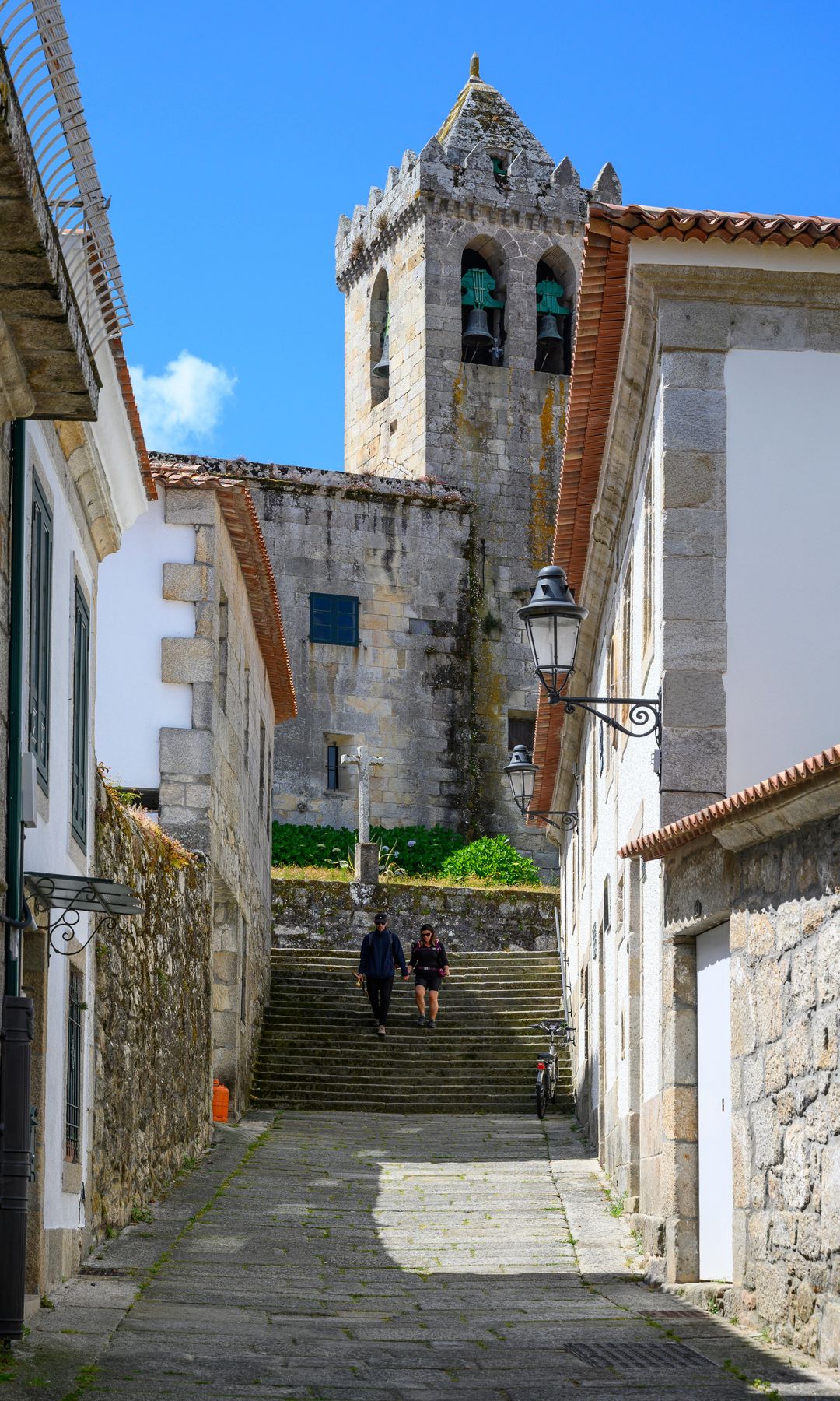 La iglesia de Santa María de Bayona en el casco antiguo 