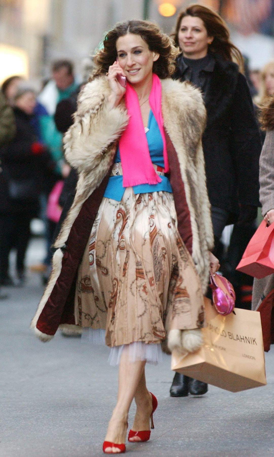 Actress Sarah Jessica Parker  filming the HBO Series " Sex in the City ". En la foto, con una bolsa de la firma " Manolo Blahnik "
04/02/2004