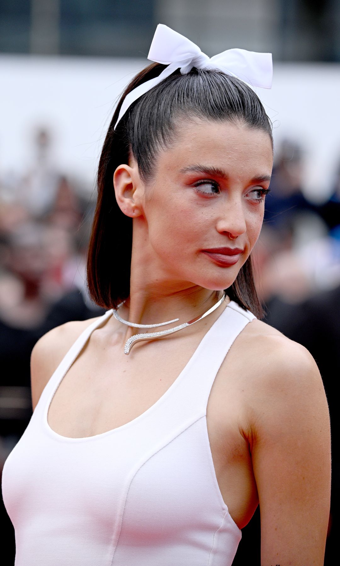 María Pedraza con semirrecogido en Cannes