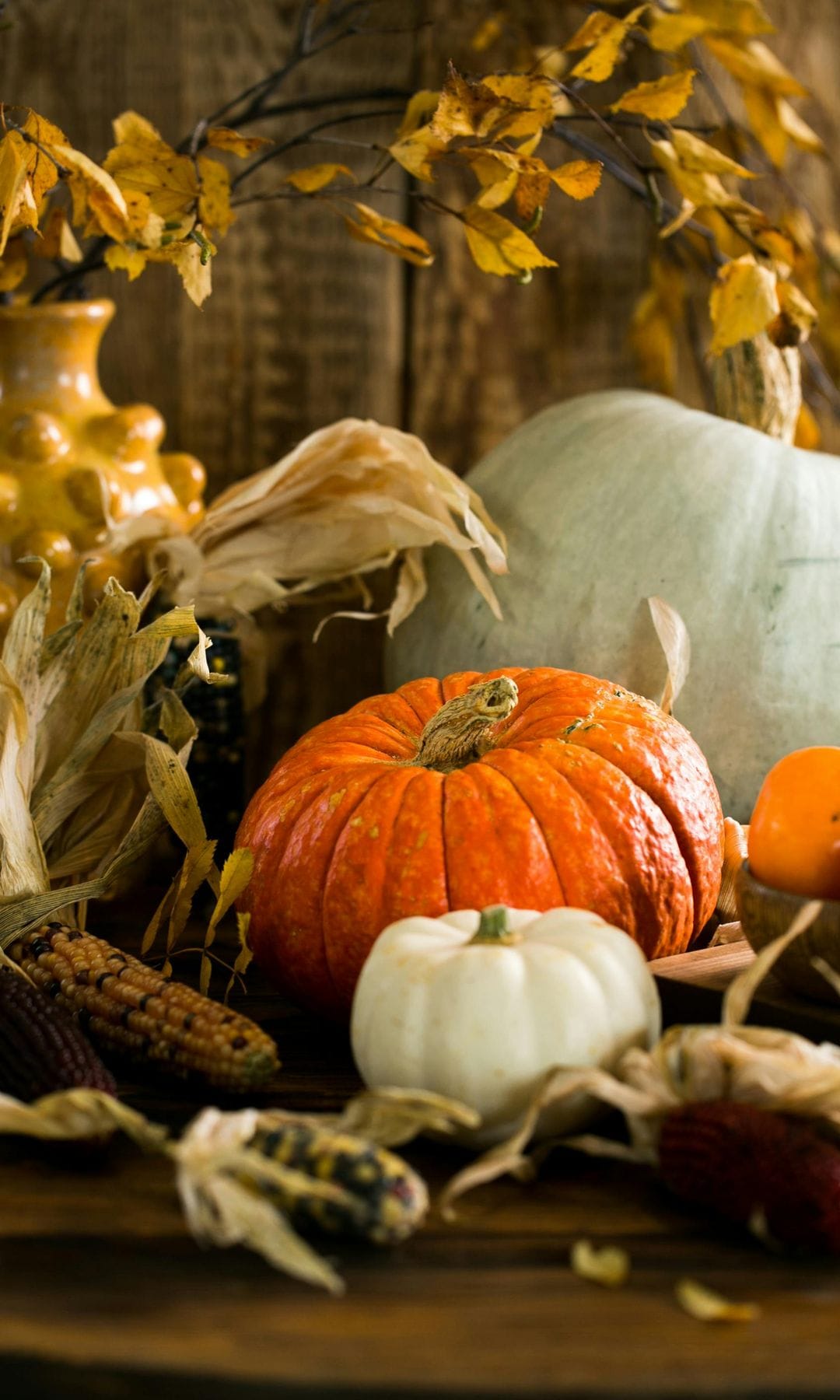 Calabazas en una mesa de Halloween