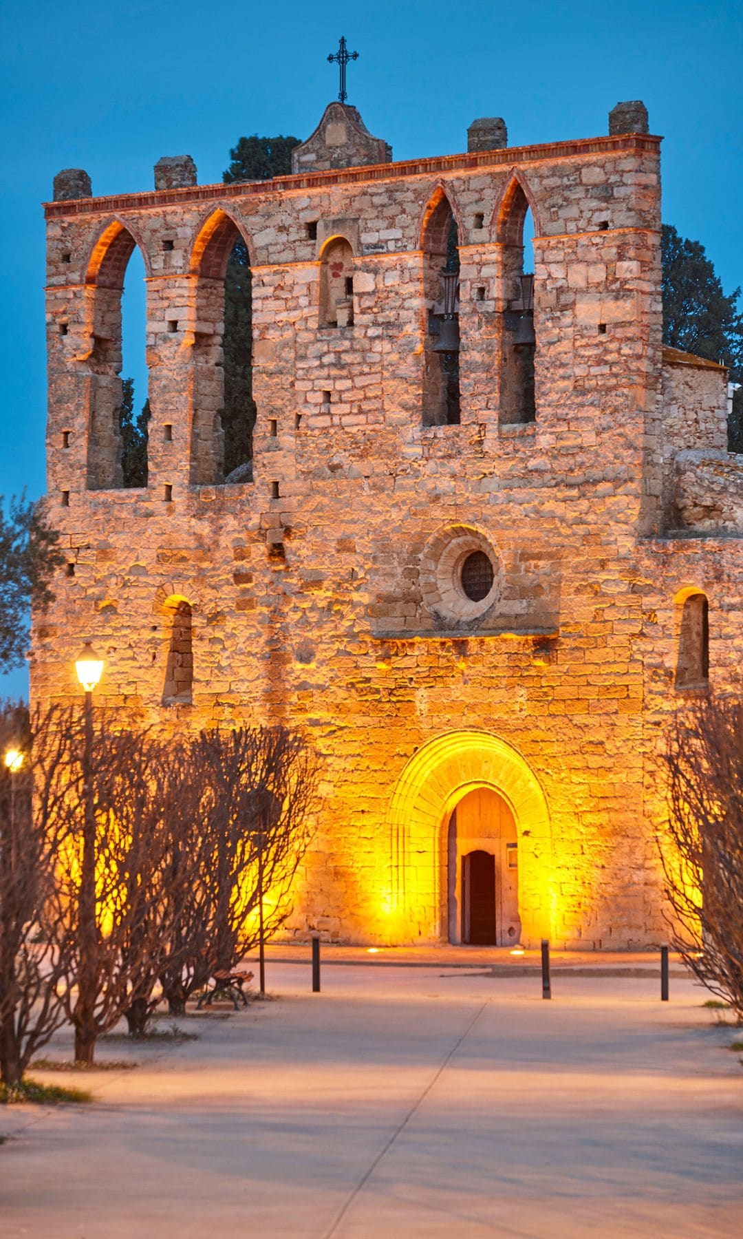 Iglesia románica de Sant Esteve de Peratallada, Costa Brava, Girona