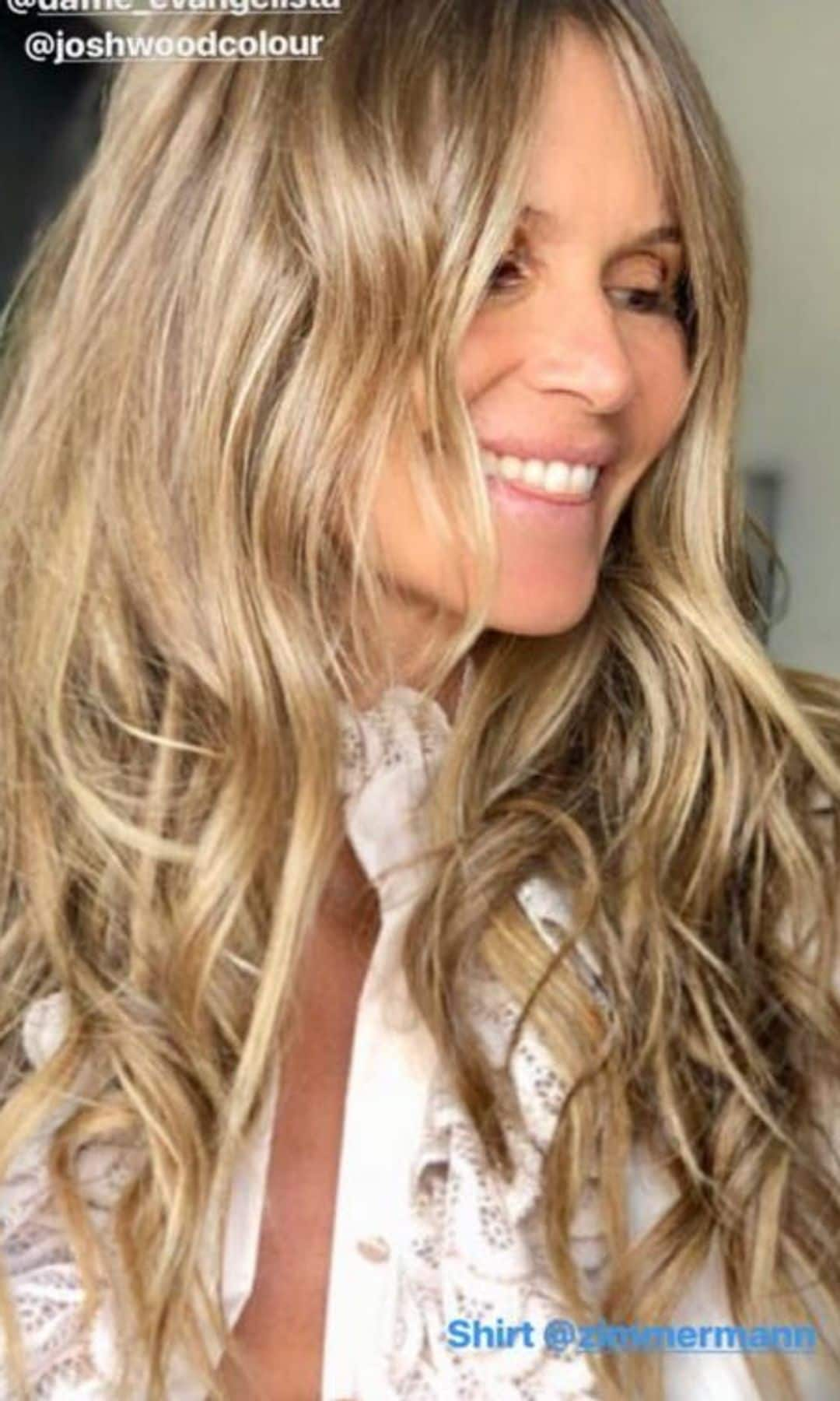 Elle Macpherson presume de rubio vainilla brillante