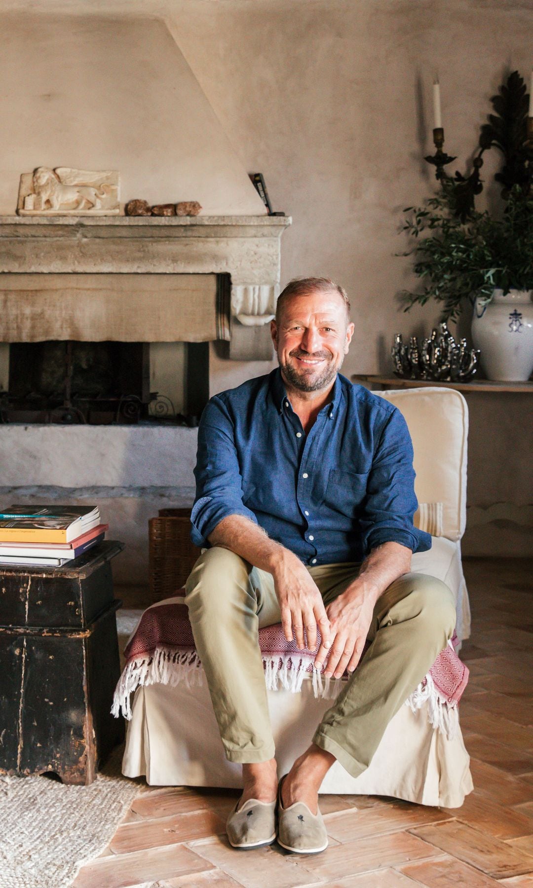 Toto Bergamo en el interior de su casa