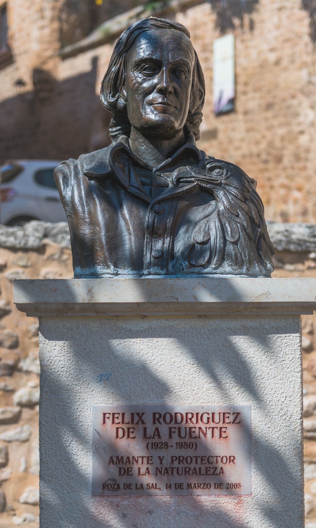 Busto de Félix Rodríguez de la Fuente en Poza de la Sal, el pueblo burgalés que vio nacer al conocido naturalista