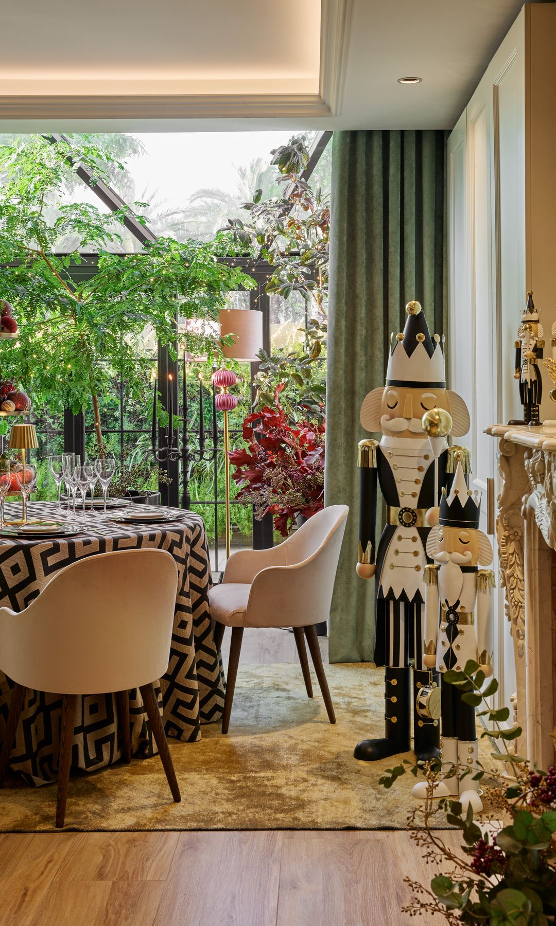 Comedor decorado con algunas tendencias navideñas