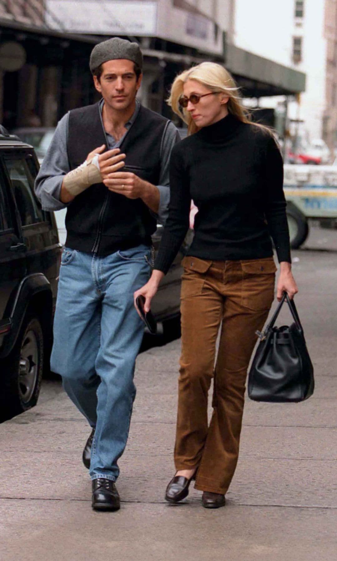 HOLA+ 4174 JOHN F KENNEDY JNR AND CAROLYN BESSETTE IN NYC